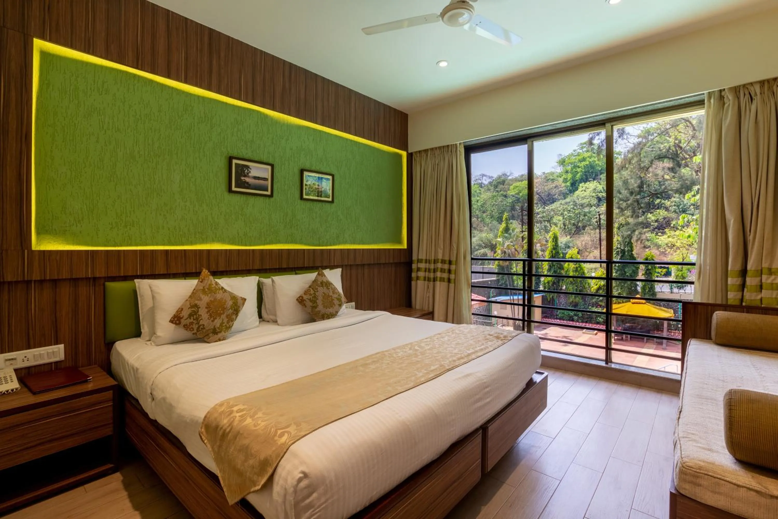 Bed in Zaras Resort Khandala