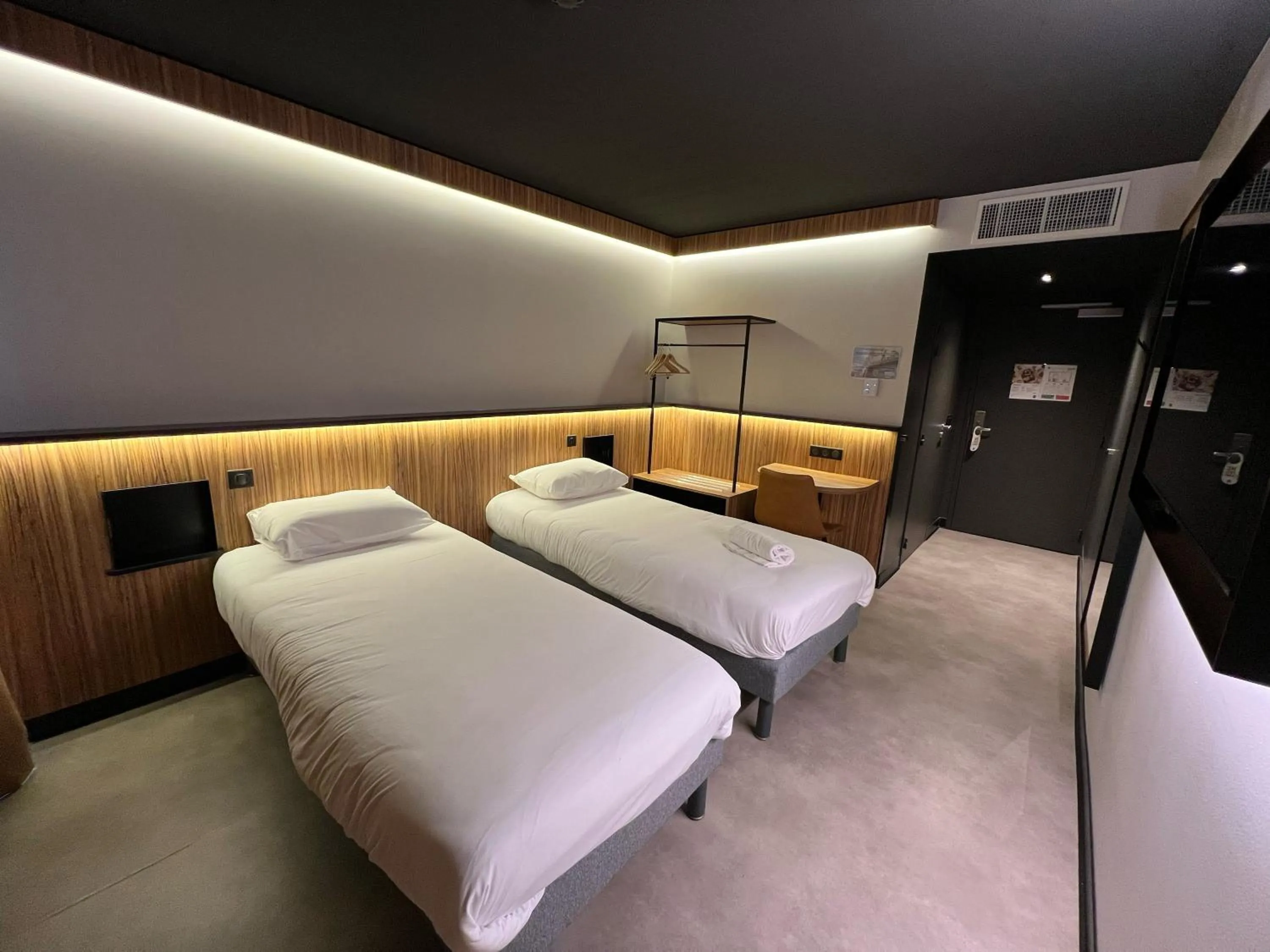 Bedroom, Bed in B&B HOTEL Clermont-Ferrand A71-A75 La Méridienne