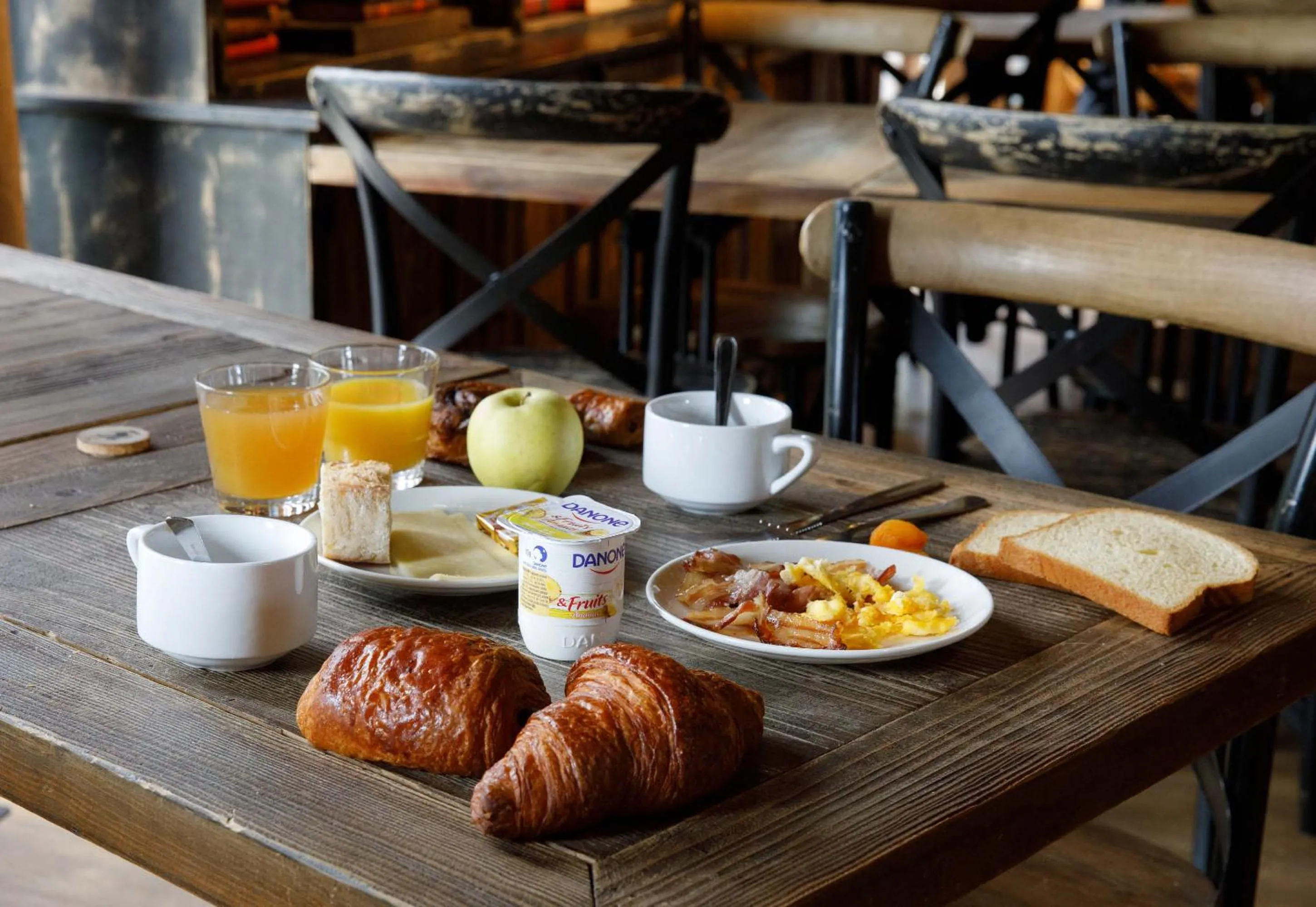 Breakfast in B&B HOTEL Clermont-Ferrand A71-A75 La Méridienne