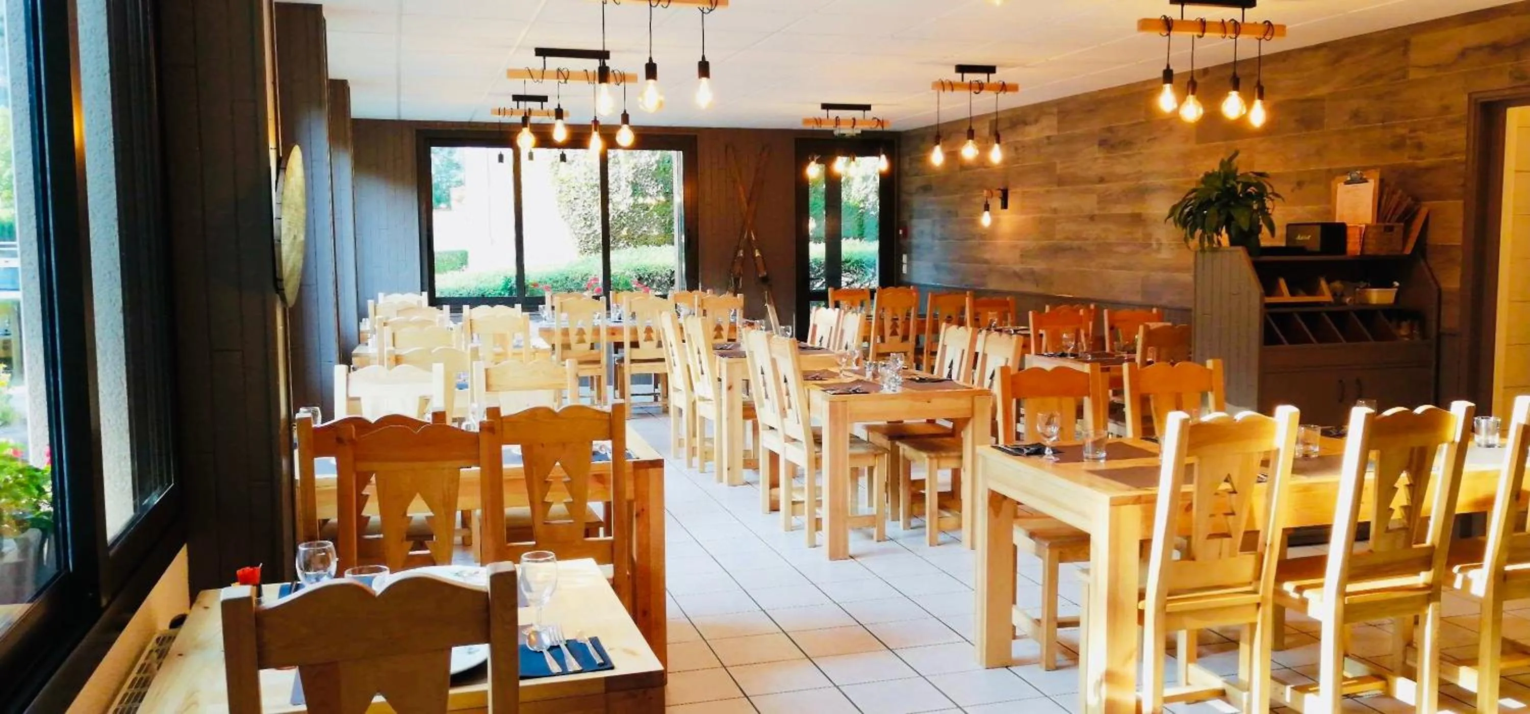 Restaurant/places to eat in L'Escoundillou