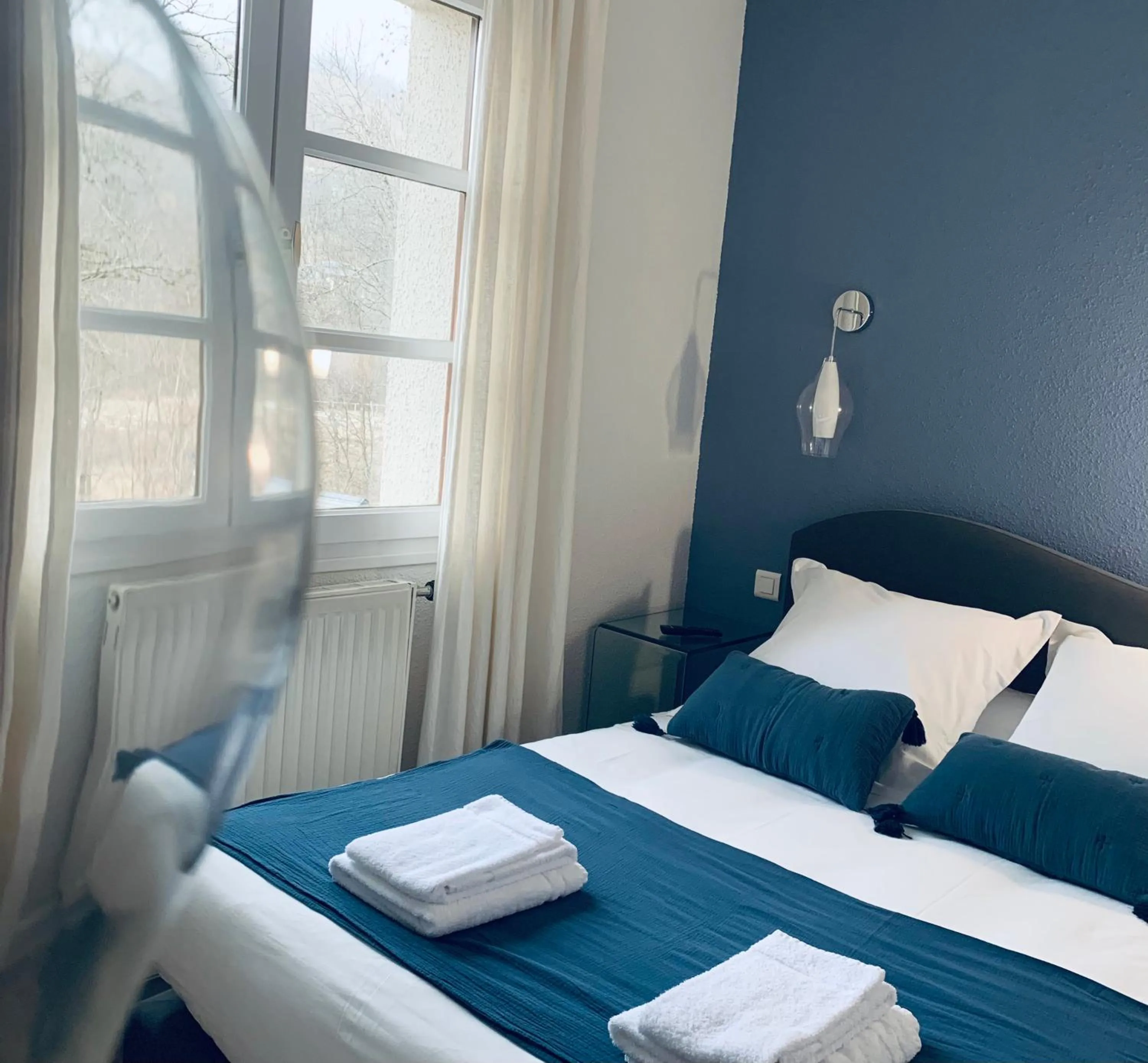 Photo of the whole room, Bed in L'Escoundillou