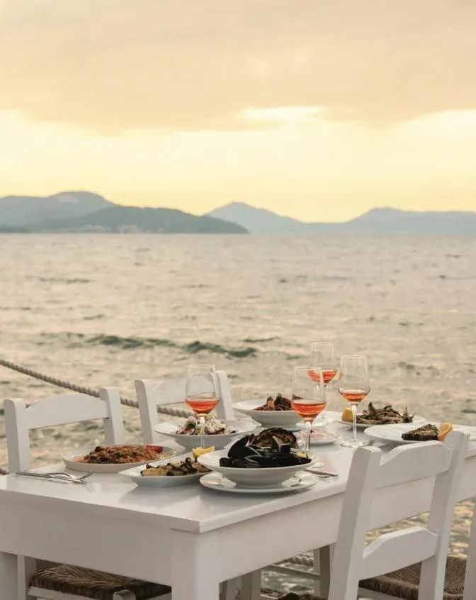 Restaurant/places to eat in Victoria's Suites Corfu