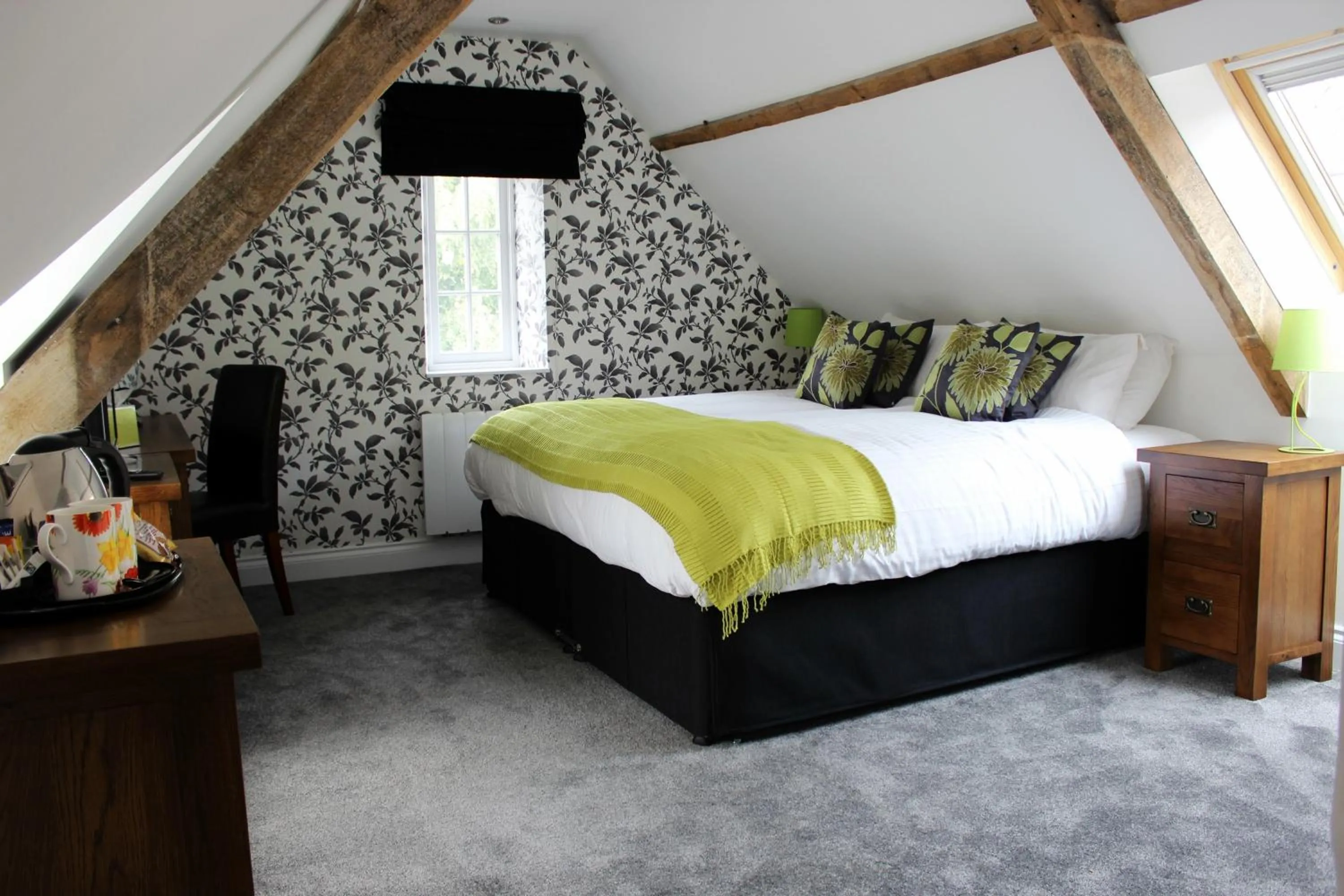 Day, Bed in Kings Head Hotel