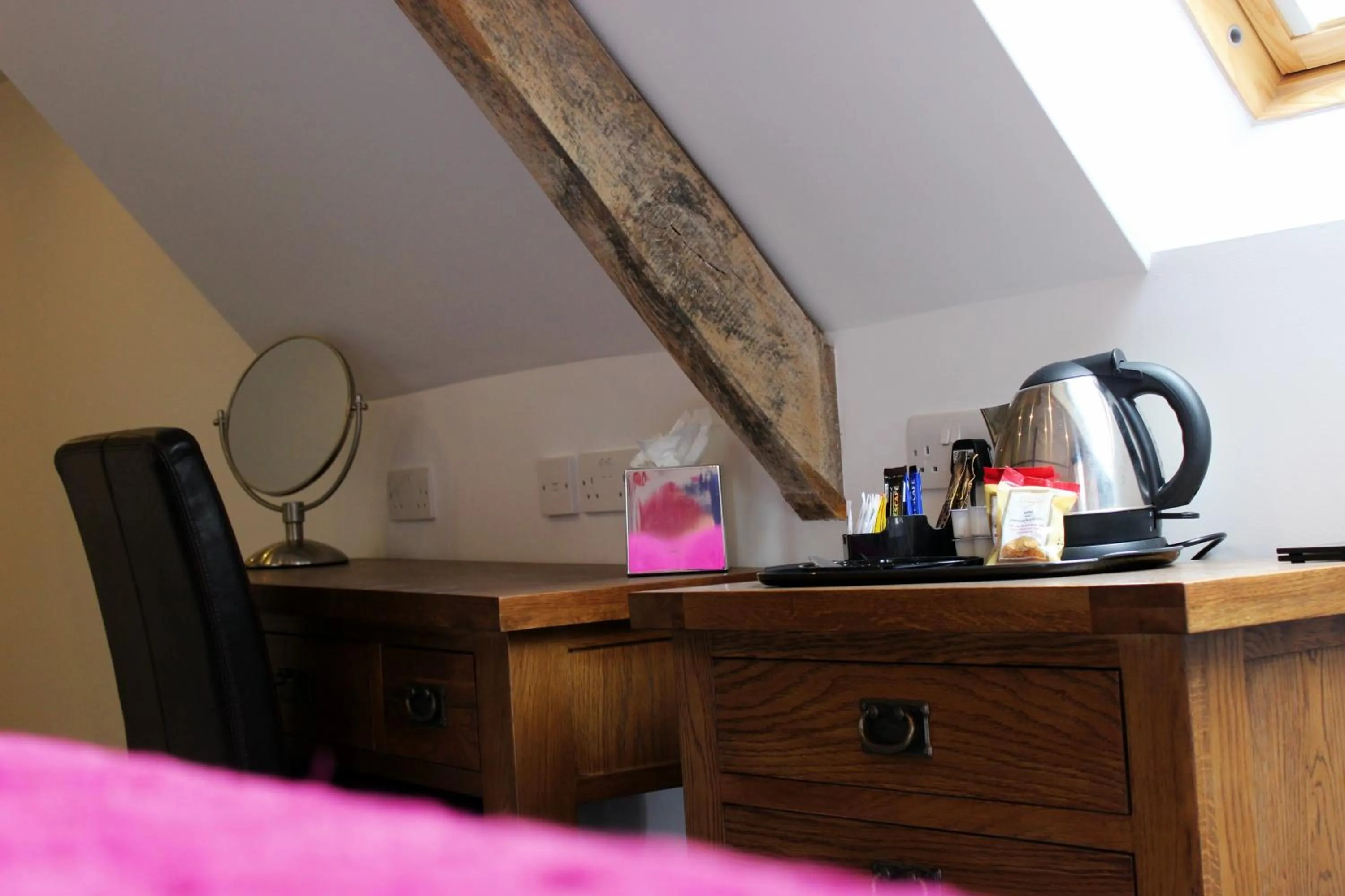 Coffee/tea facilities in Kings Head Hotel