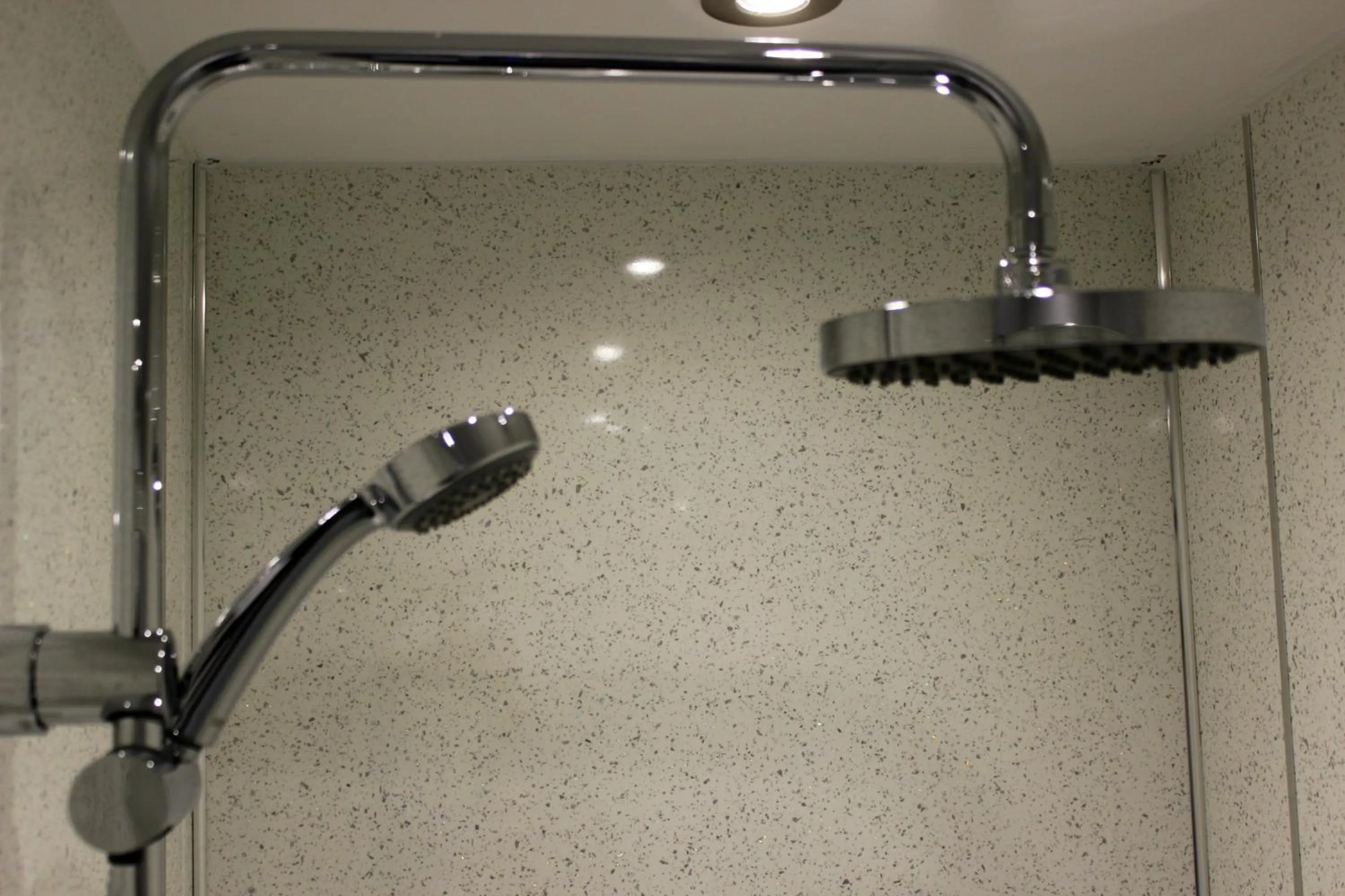 Shower in Kings Head Hotel