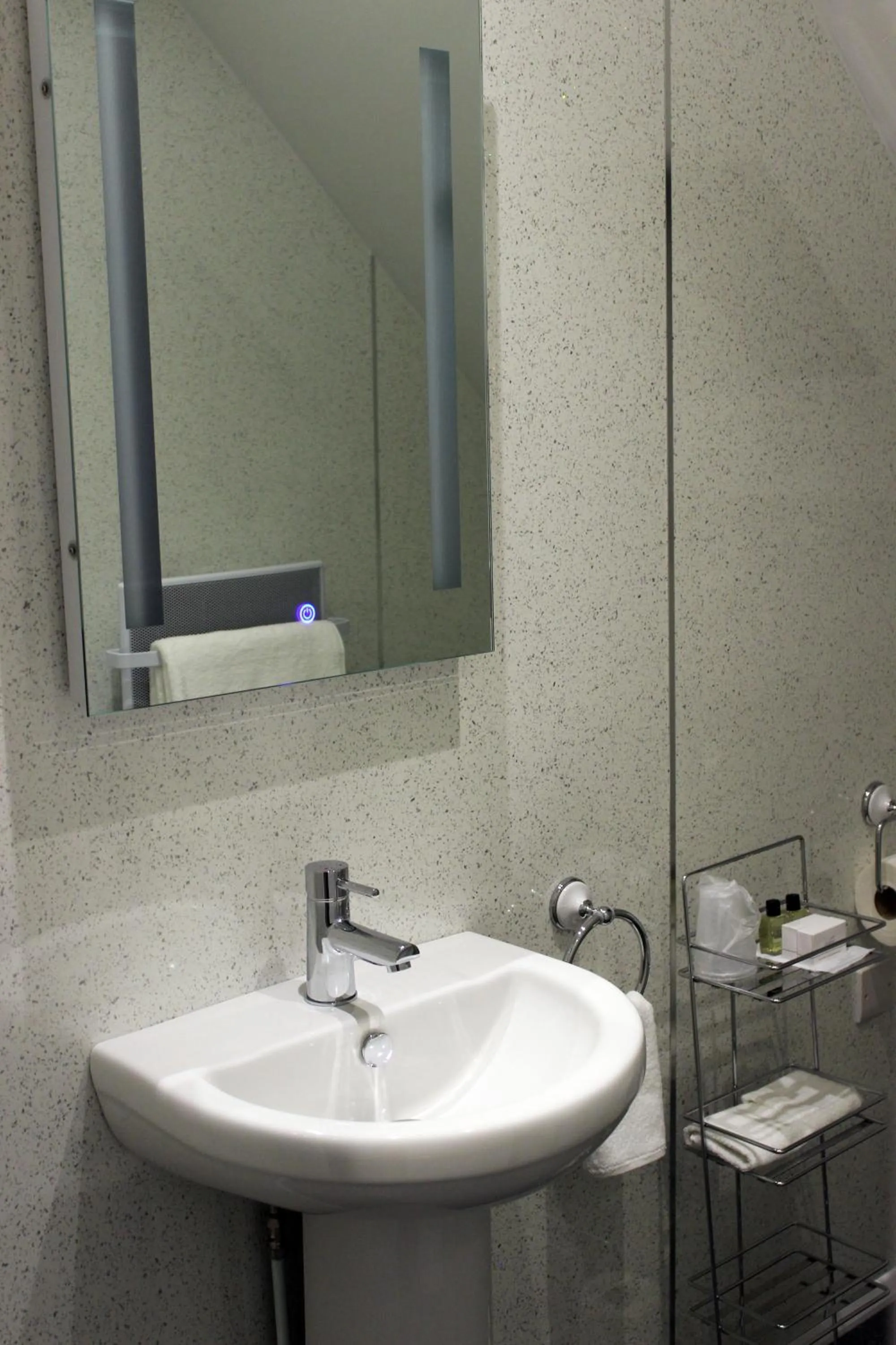 Bathroom in Kings Head Hotel