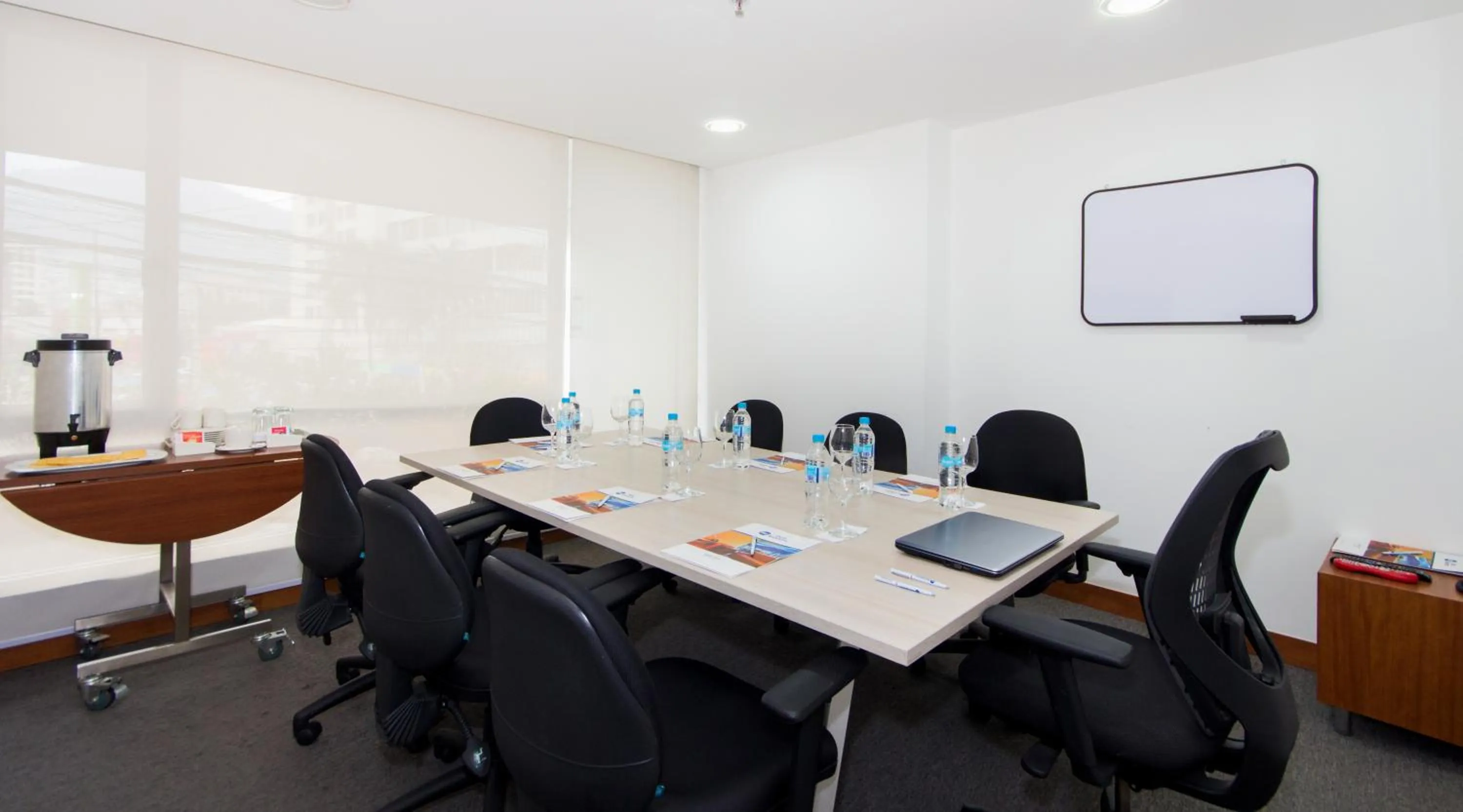 Meeting/conference room in 9D Hotel