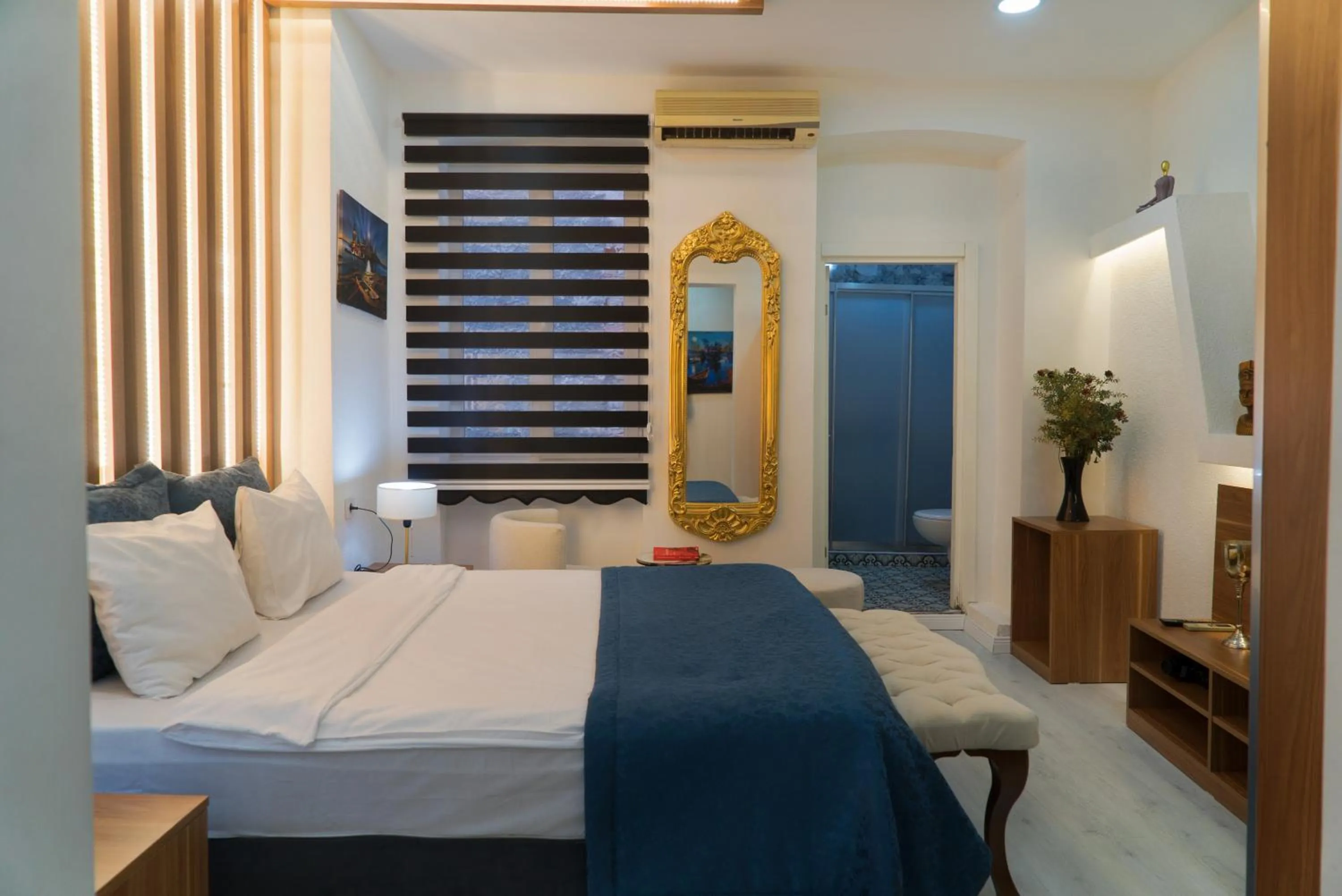 Photo of the whole room, Bed in The Havana Residence