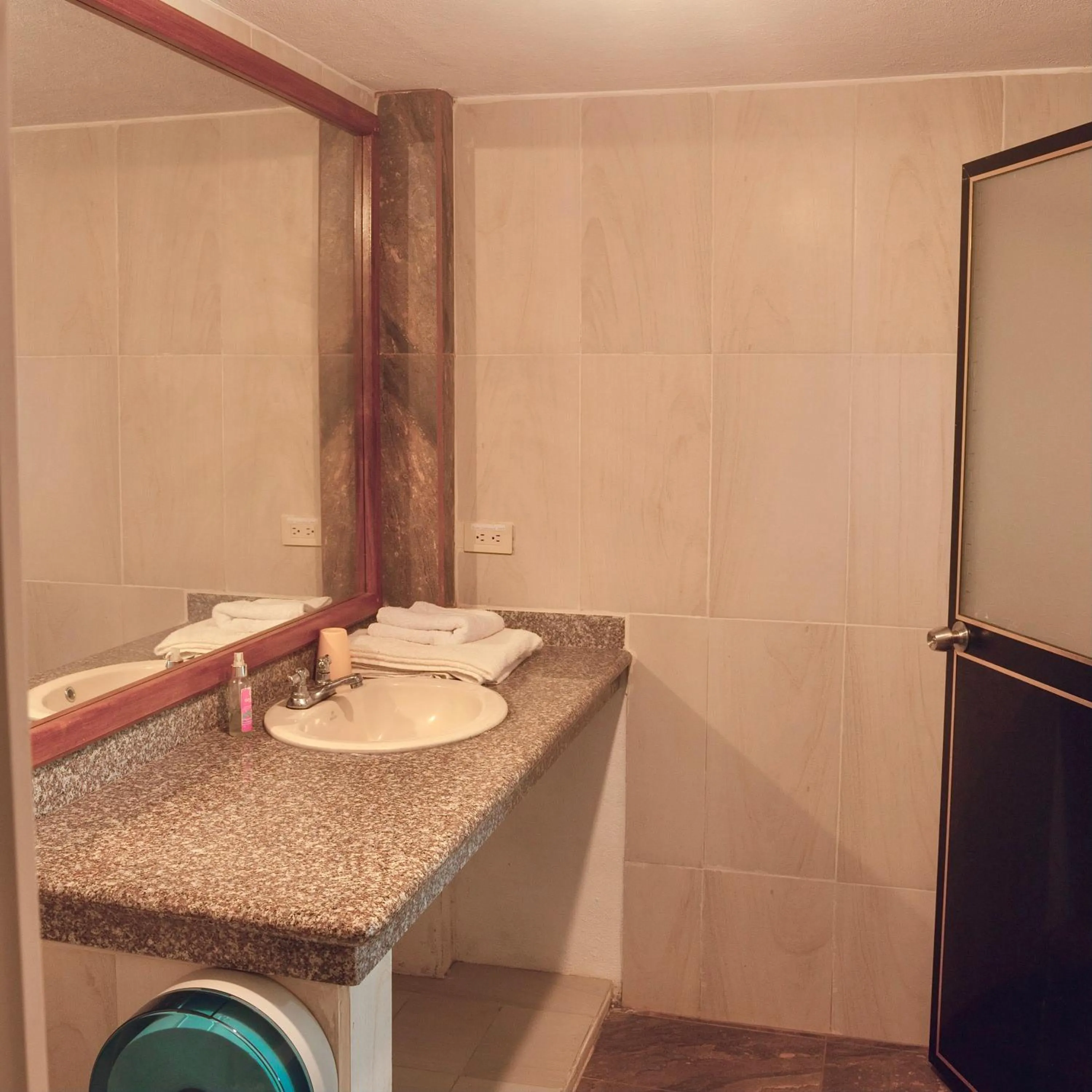 Bathroom in Puerto Quito Lodge - Las Iguanas