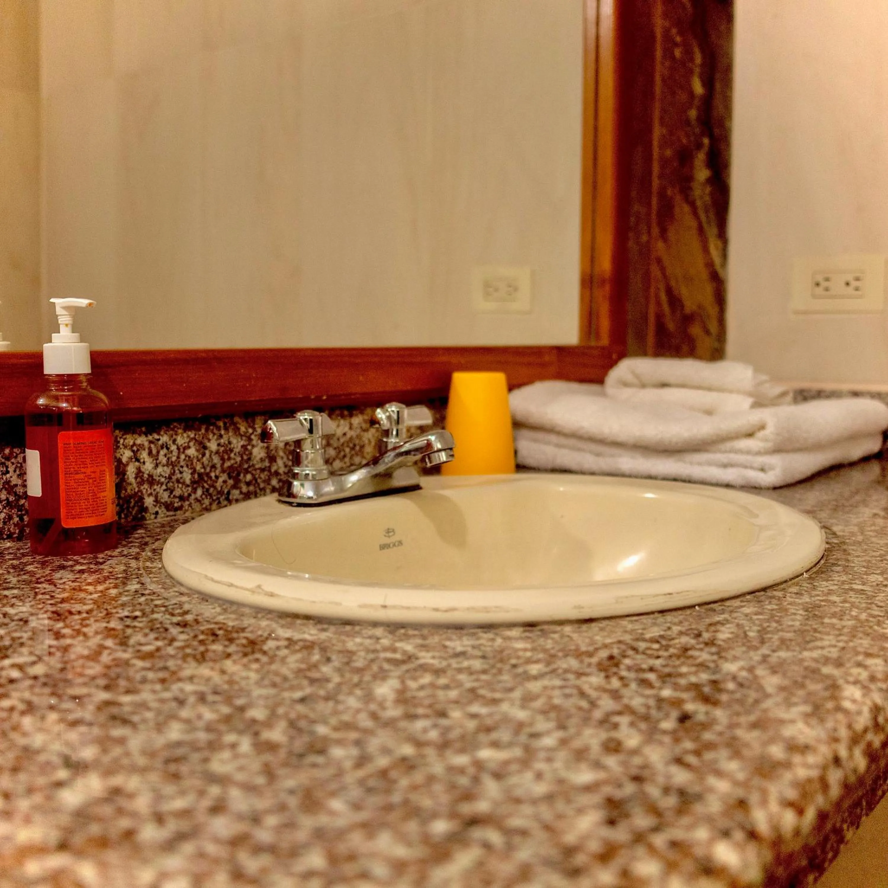 Bathroom in Puerto Quito Lodge - Las Iguanas
