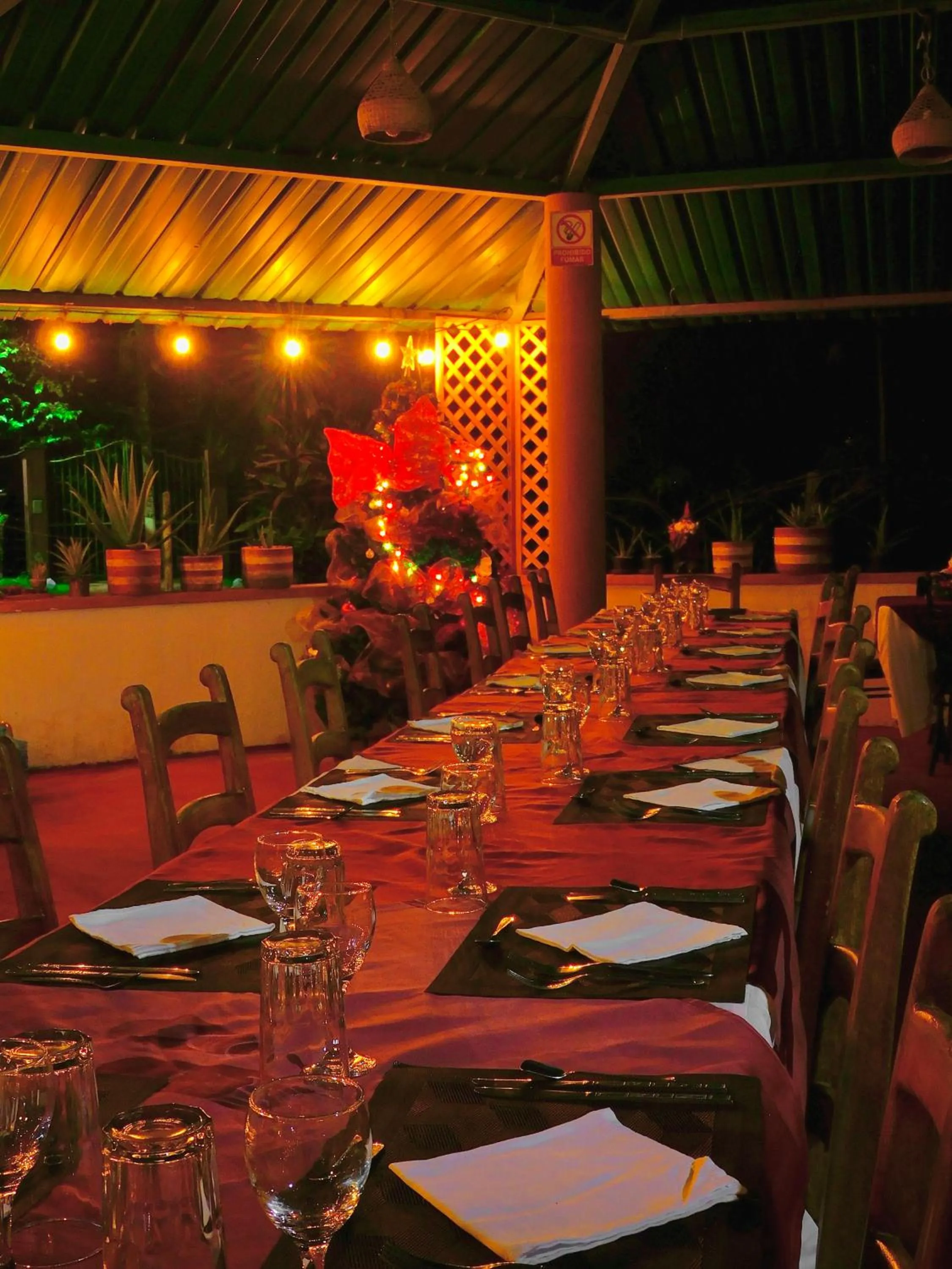 Restaurant/places to eat in Puerto Quito Lodge - Las Iguanas