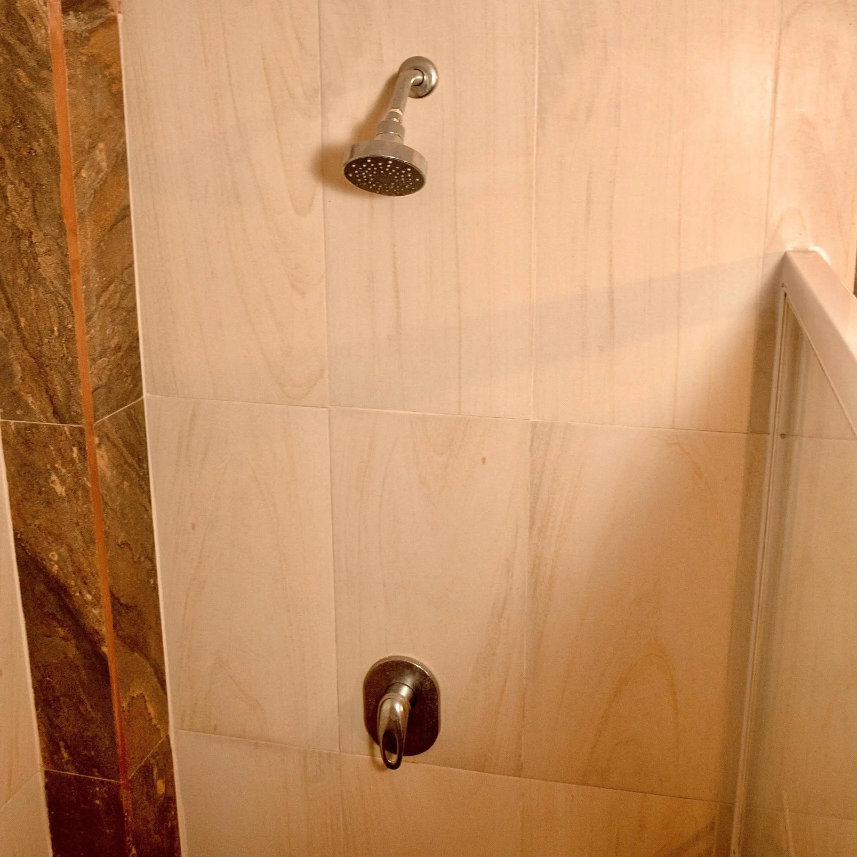 Shower in Puerto Quito Lodge - Las Iguanas