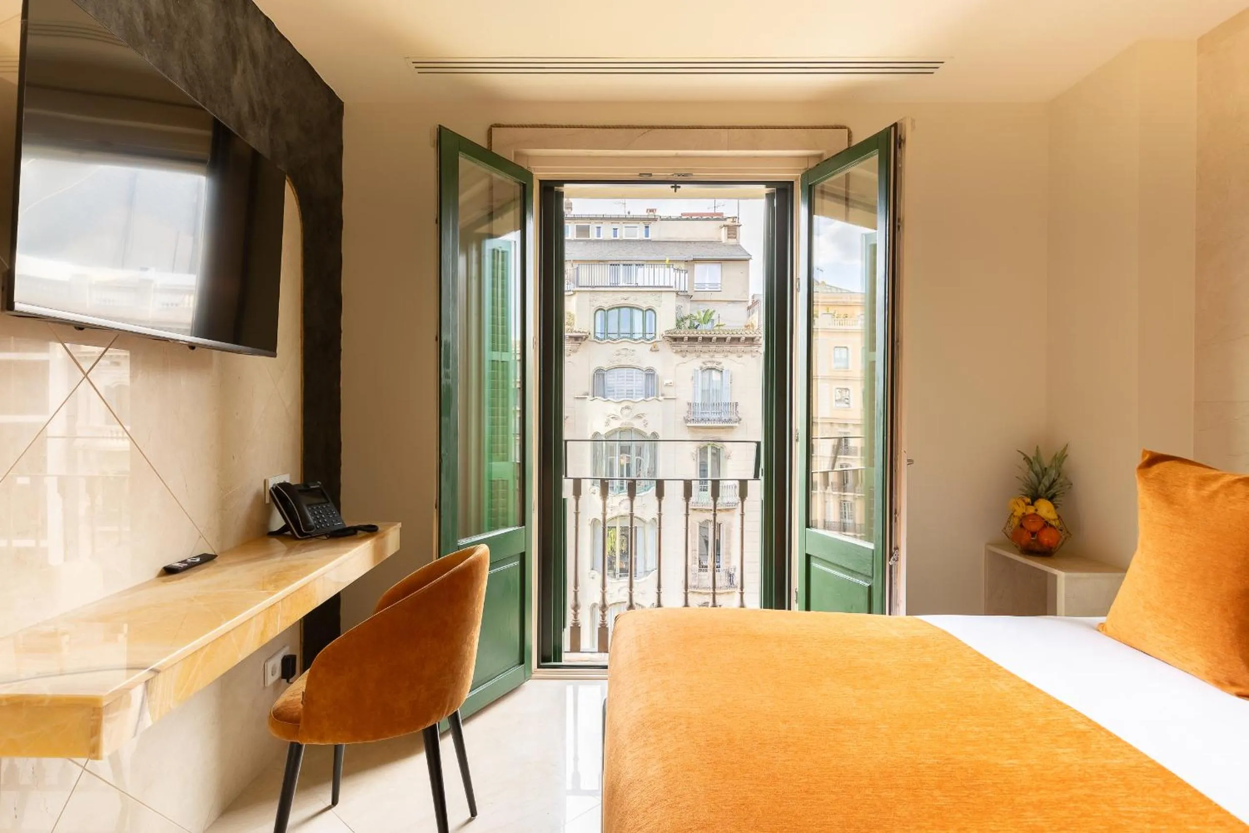 TV and multimedia, Bed in Cosmo Apartments Rambla Catalunya