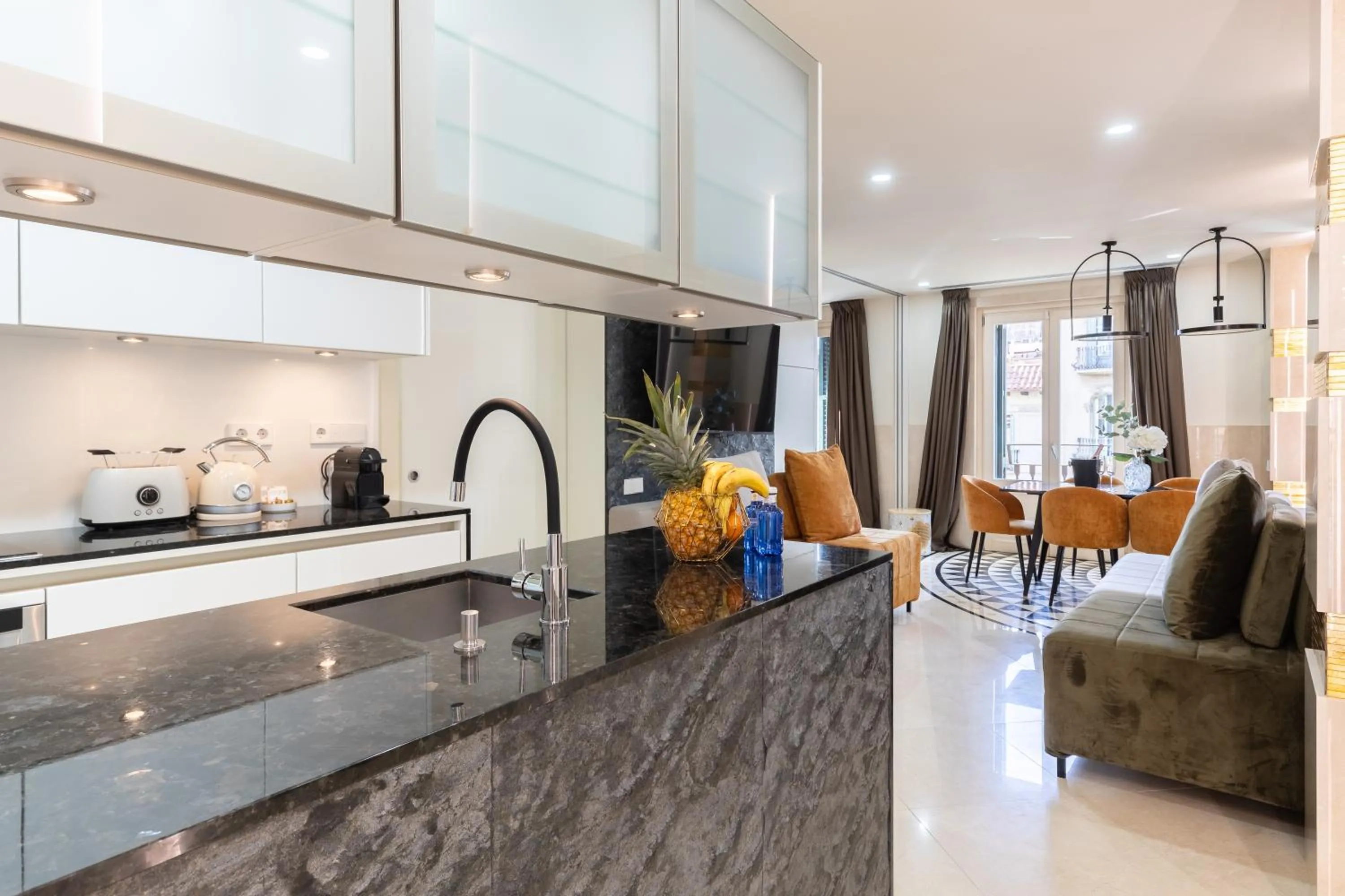 Kitchen or kitchenette in Cosmo Apartments Rambla Catalunya