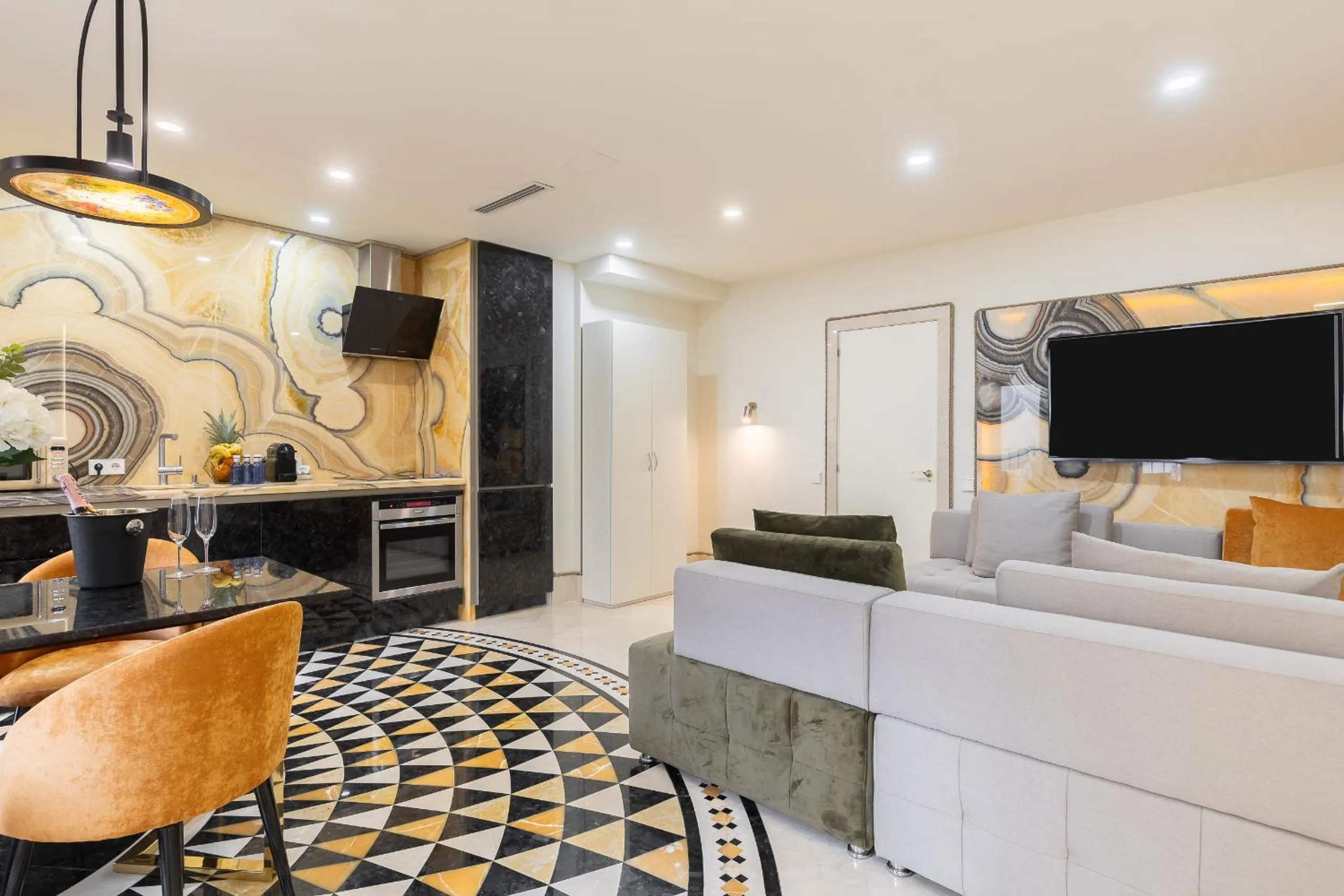 Photo of the whole room in Cosmo Apartments Rambla Catalunya