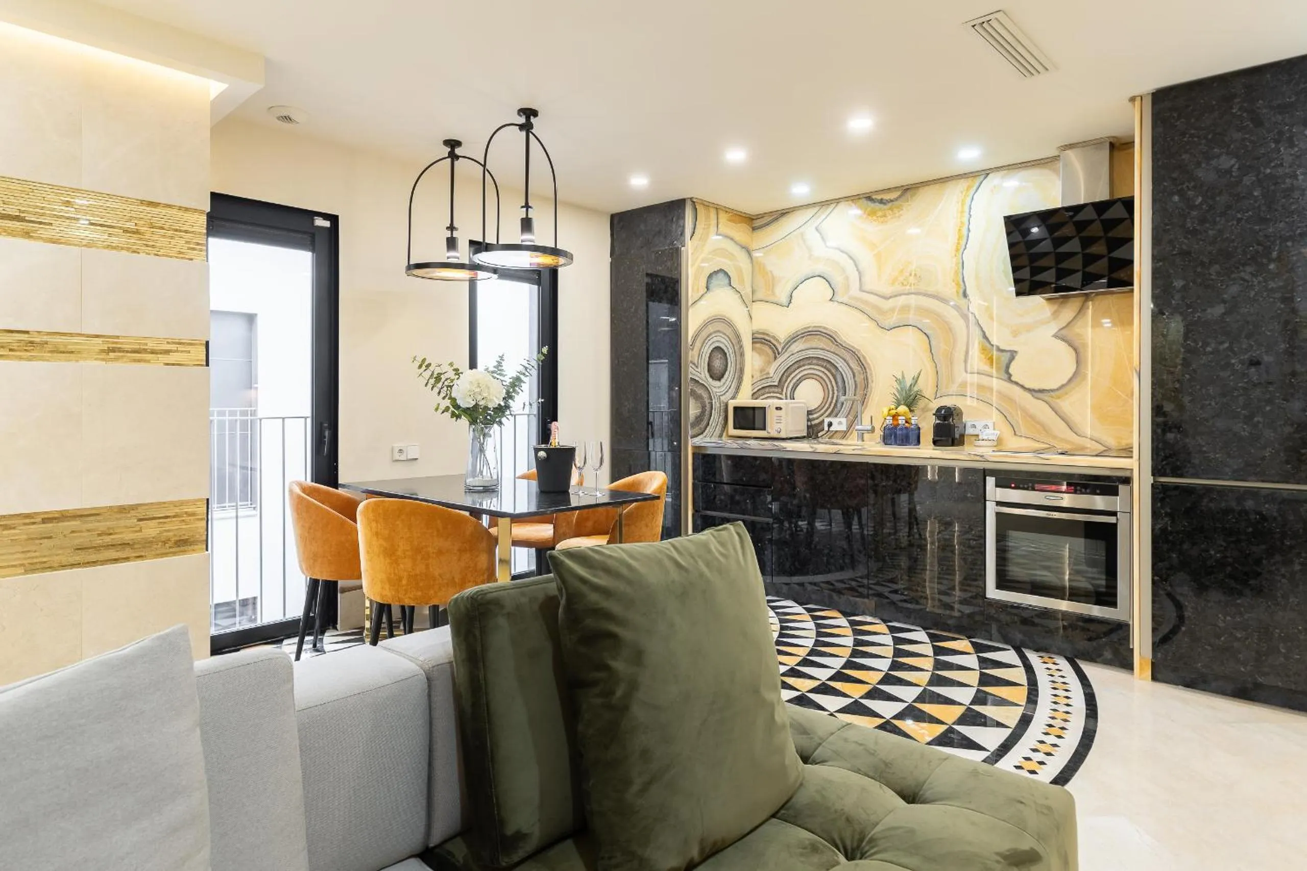 Kitchen or kitchenette in Cosmo Apartments Rambla Catalunya