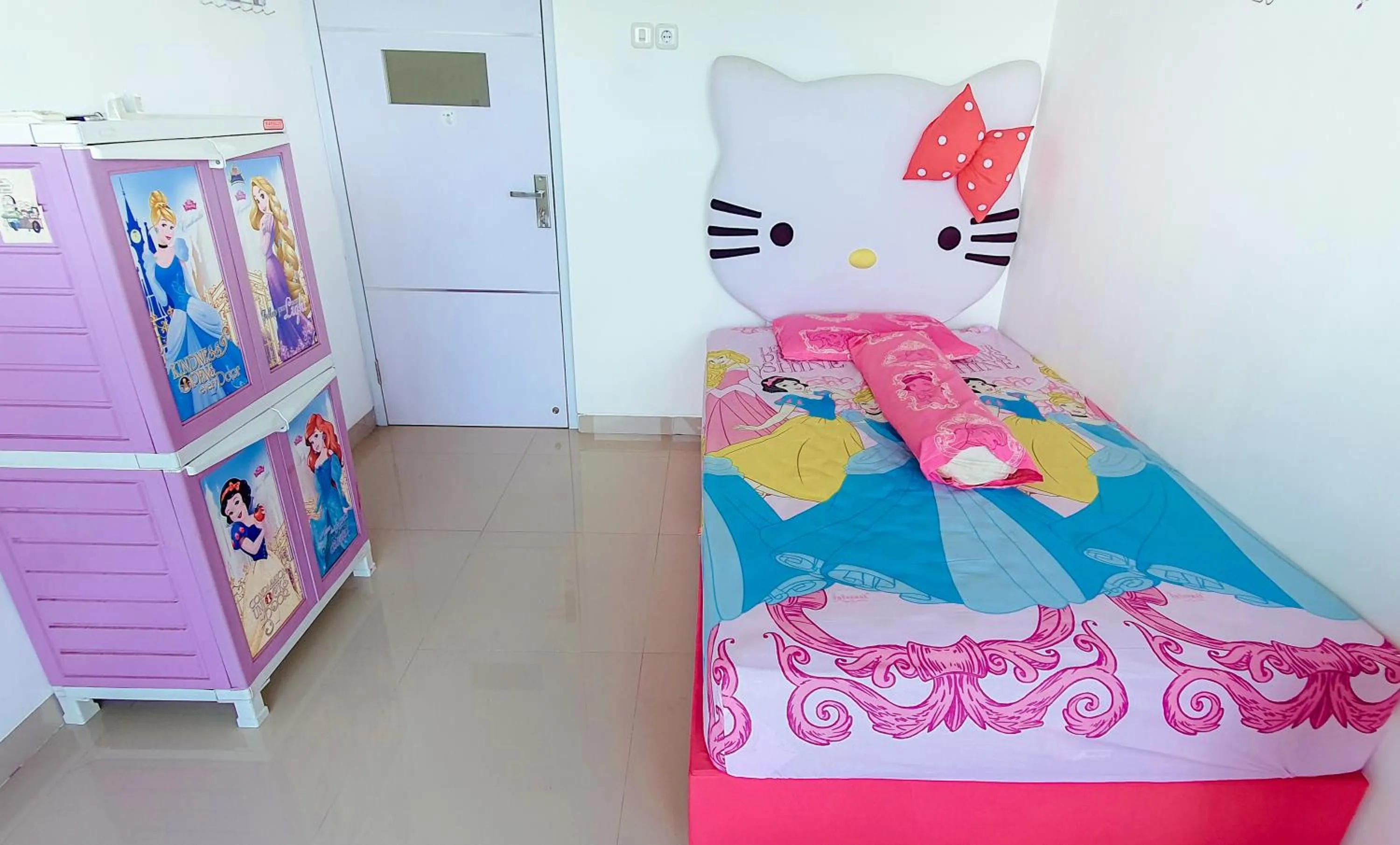 Bed in Villa Mangli Monochrome Syariah by eComerceloka