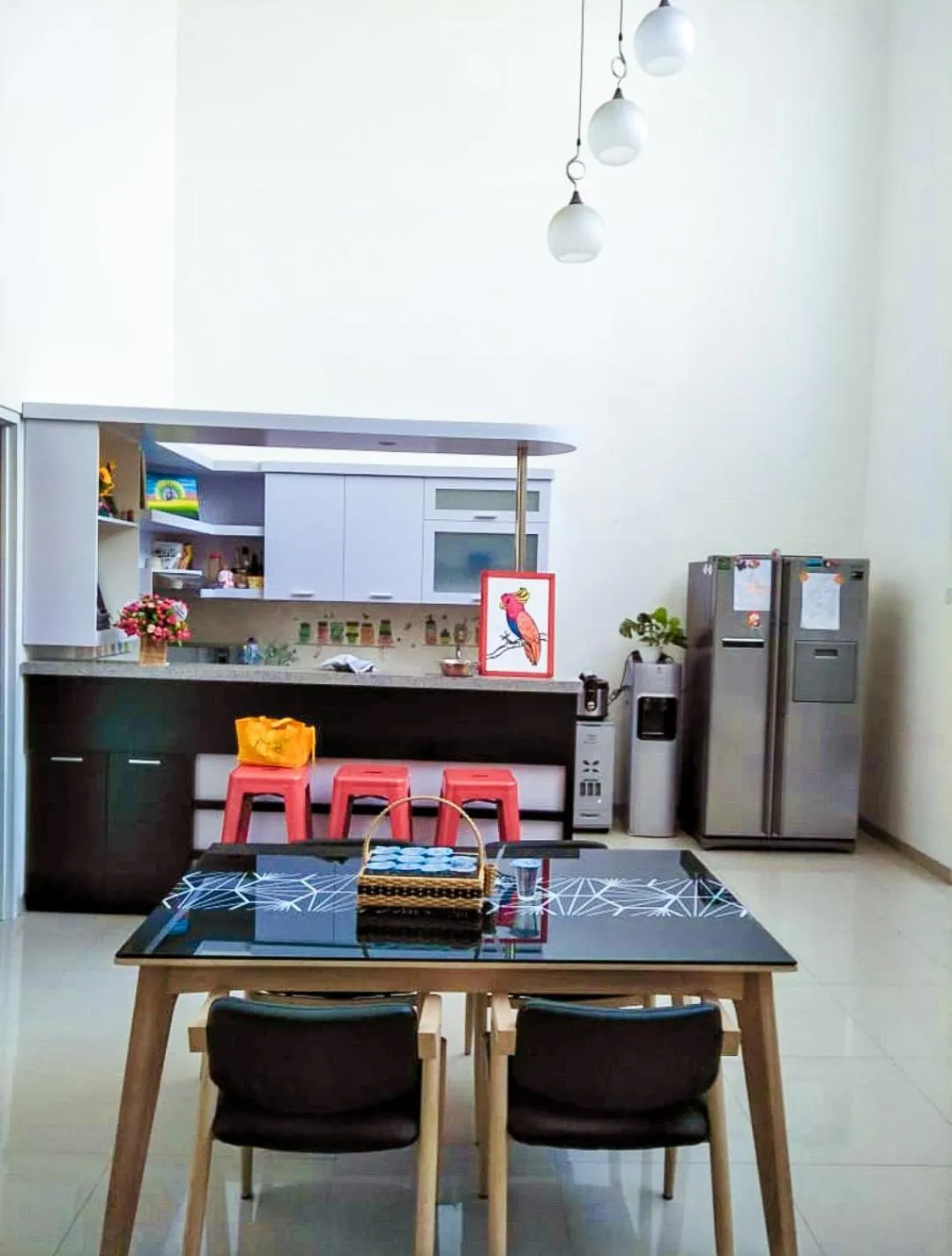 Dining area in Villa Mangli Monochrome Syariah by eComerceloka