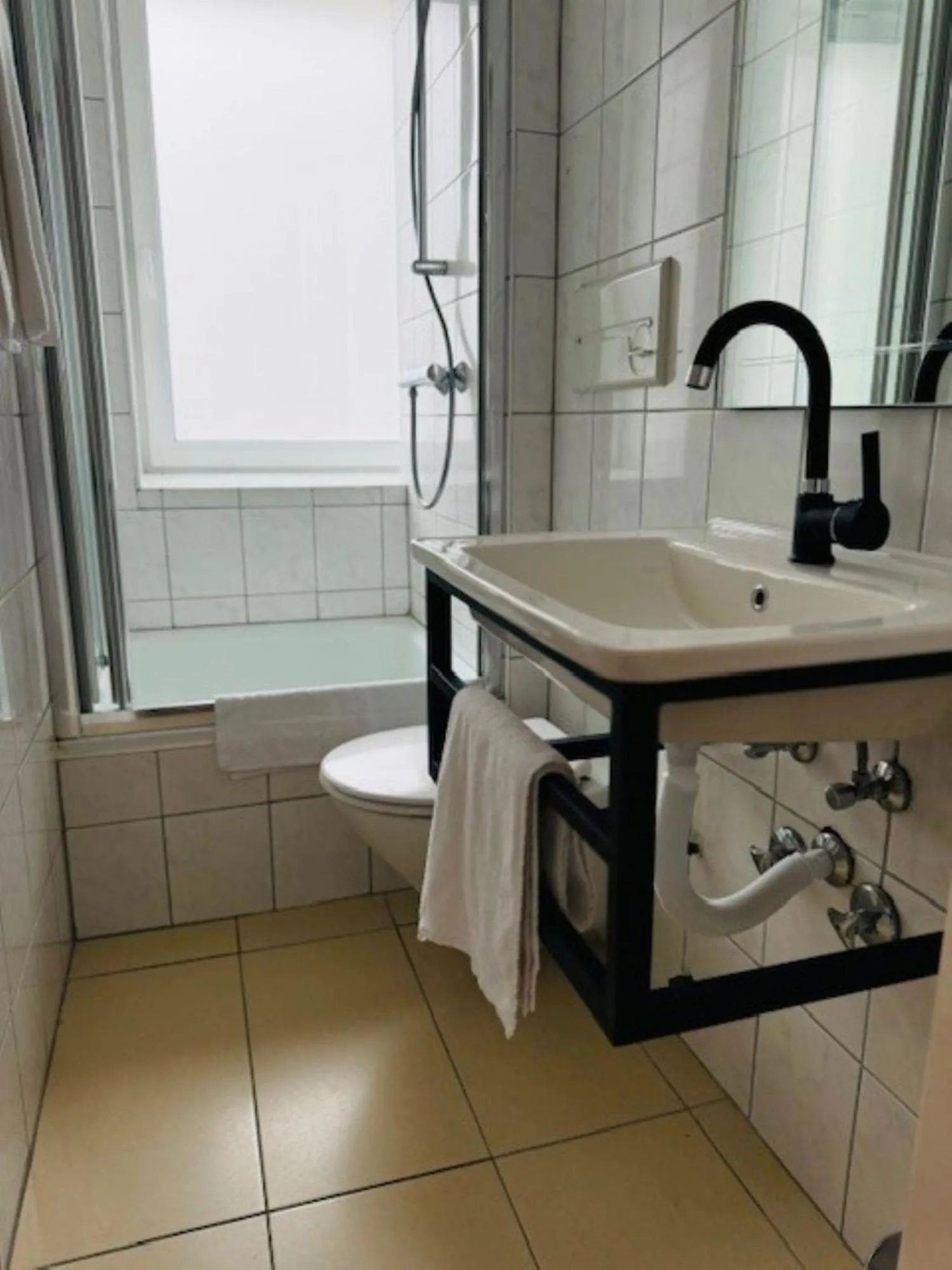 Bathroom in Hotel Charlton