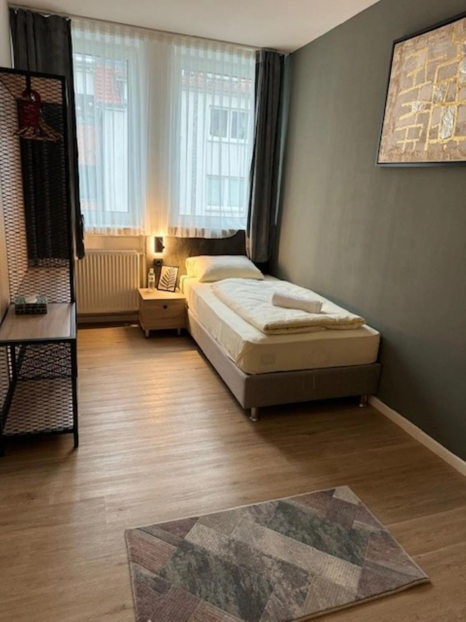 Photo of the whole room, Bed in Hotel Charlton