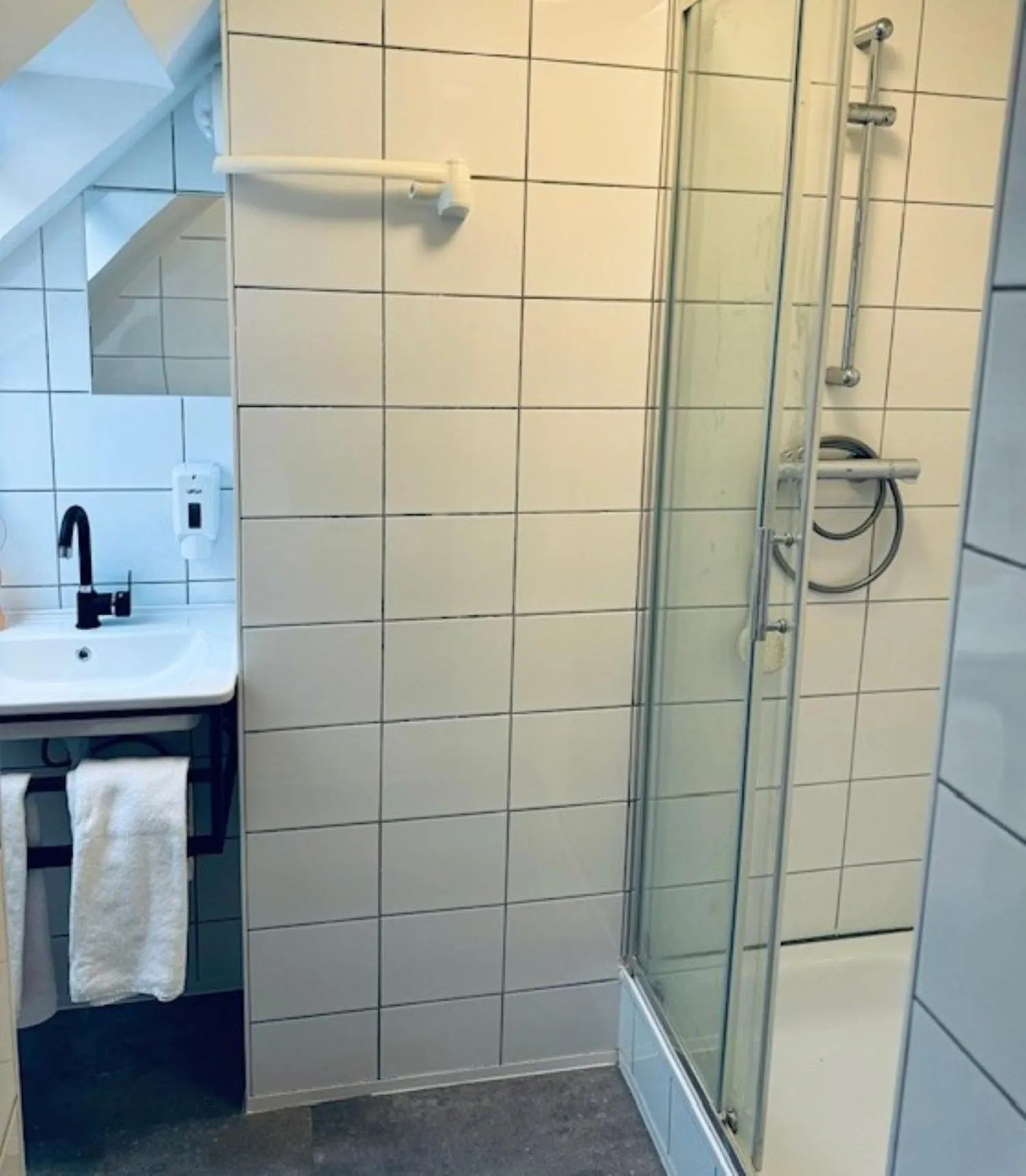 Bathroom in Hotel Charlton