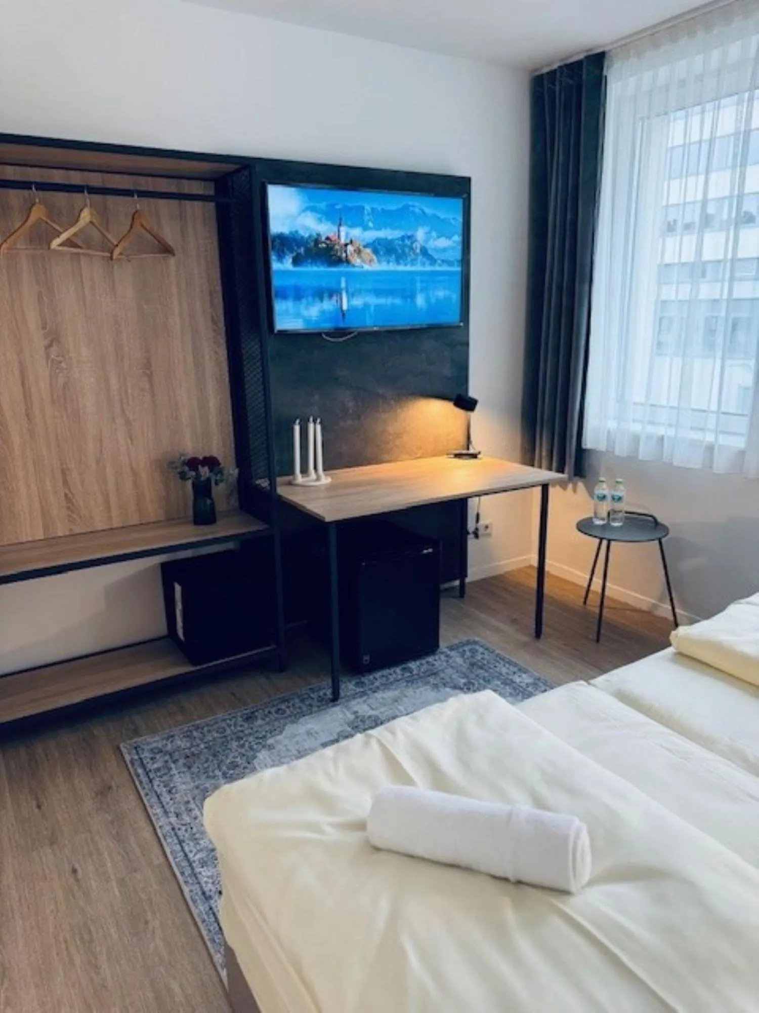 Photo of the whole room, Bed in Hotel Charlton