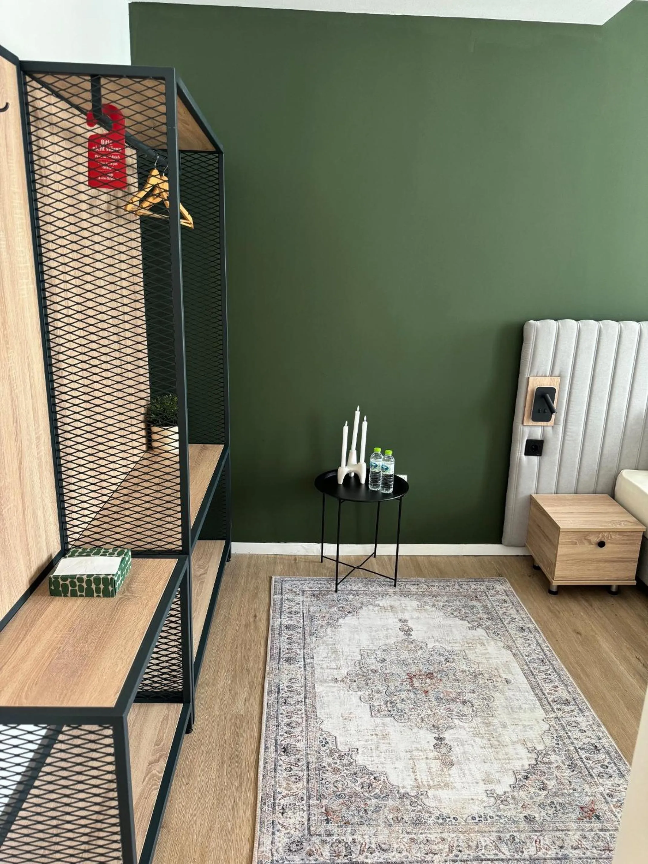 Photo of the whole room in Hotel Charlton