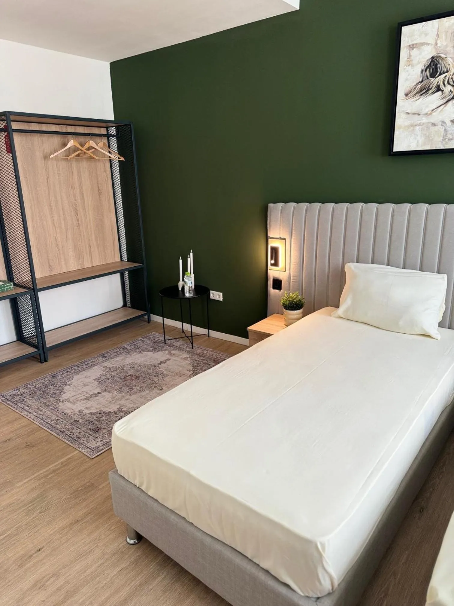 Photo of the whole room, Bed in Hotel Charlton