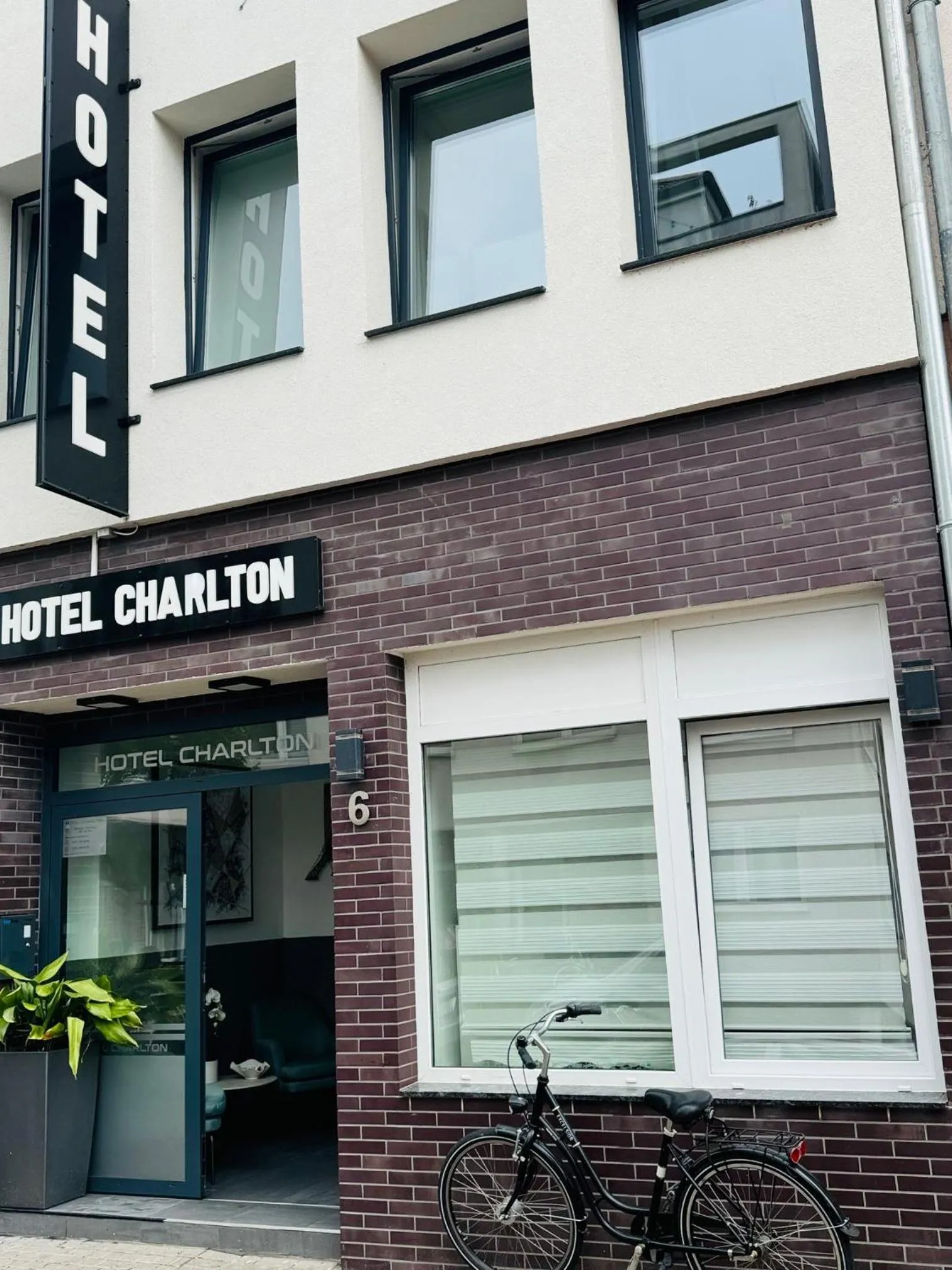 Property building in Hotel Charlton