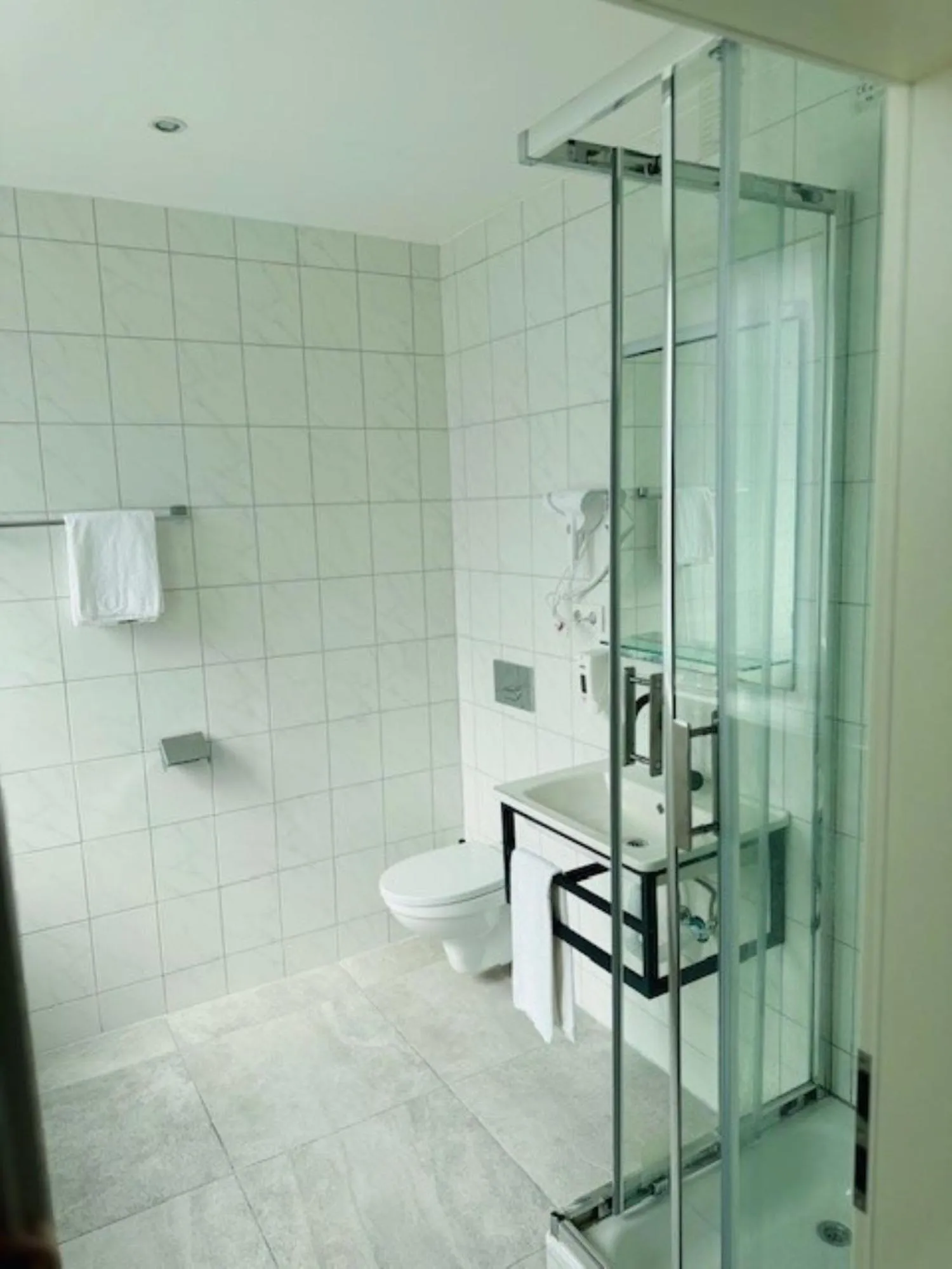 Bathroom in Hotel Charlton