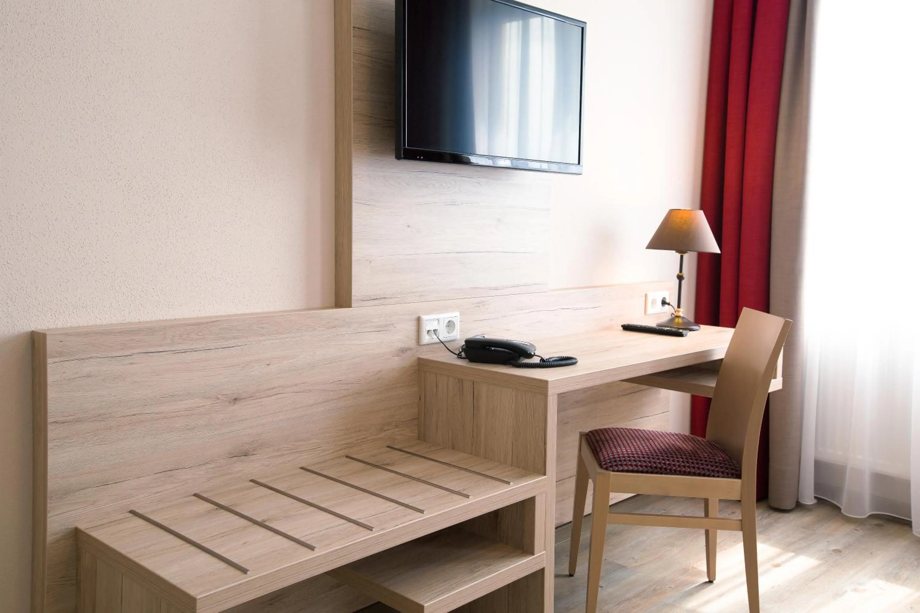 TV and multimedia in Aparthotel Altomünster - Garni