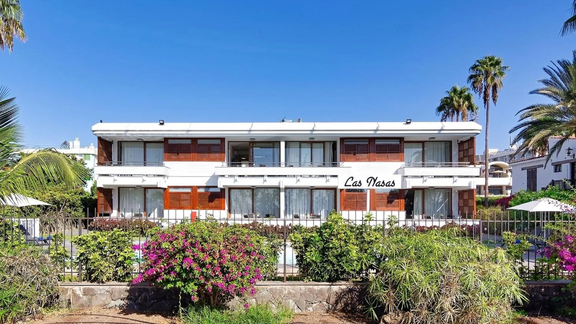 Facade/entrance in Las Nasas by Labranda