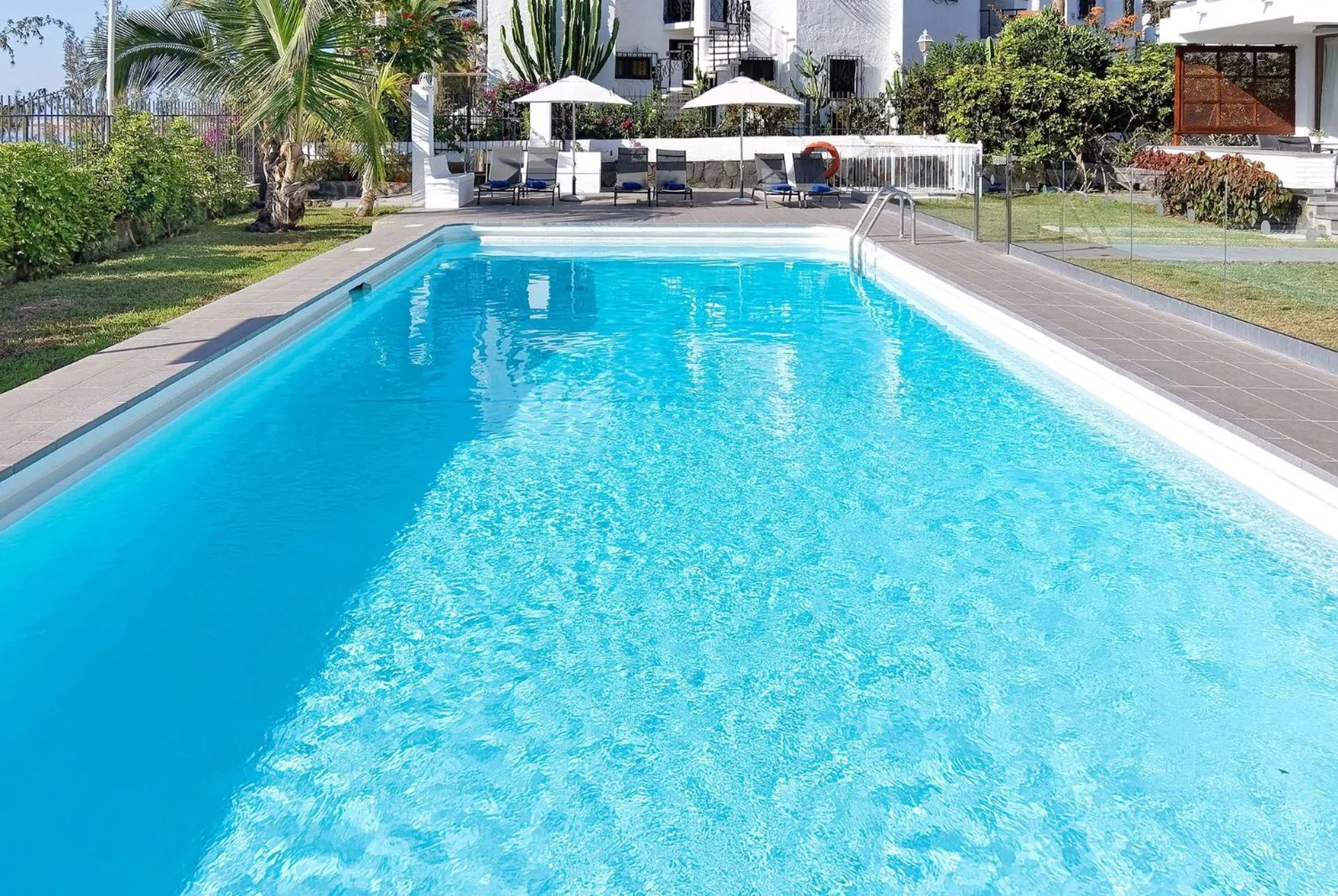 Swimming pool in Las Nasas by Labranda