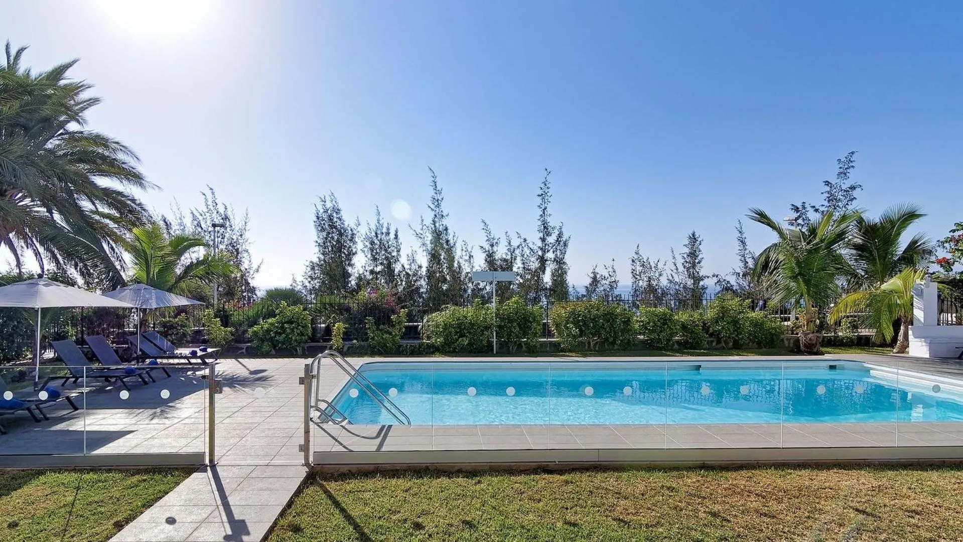 Swimming pool in Las Nasas by Labranda