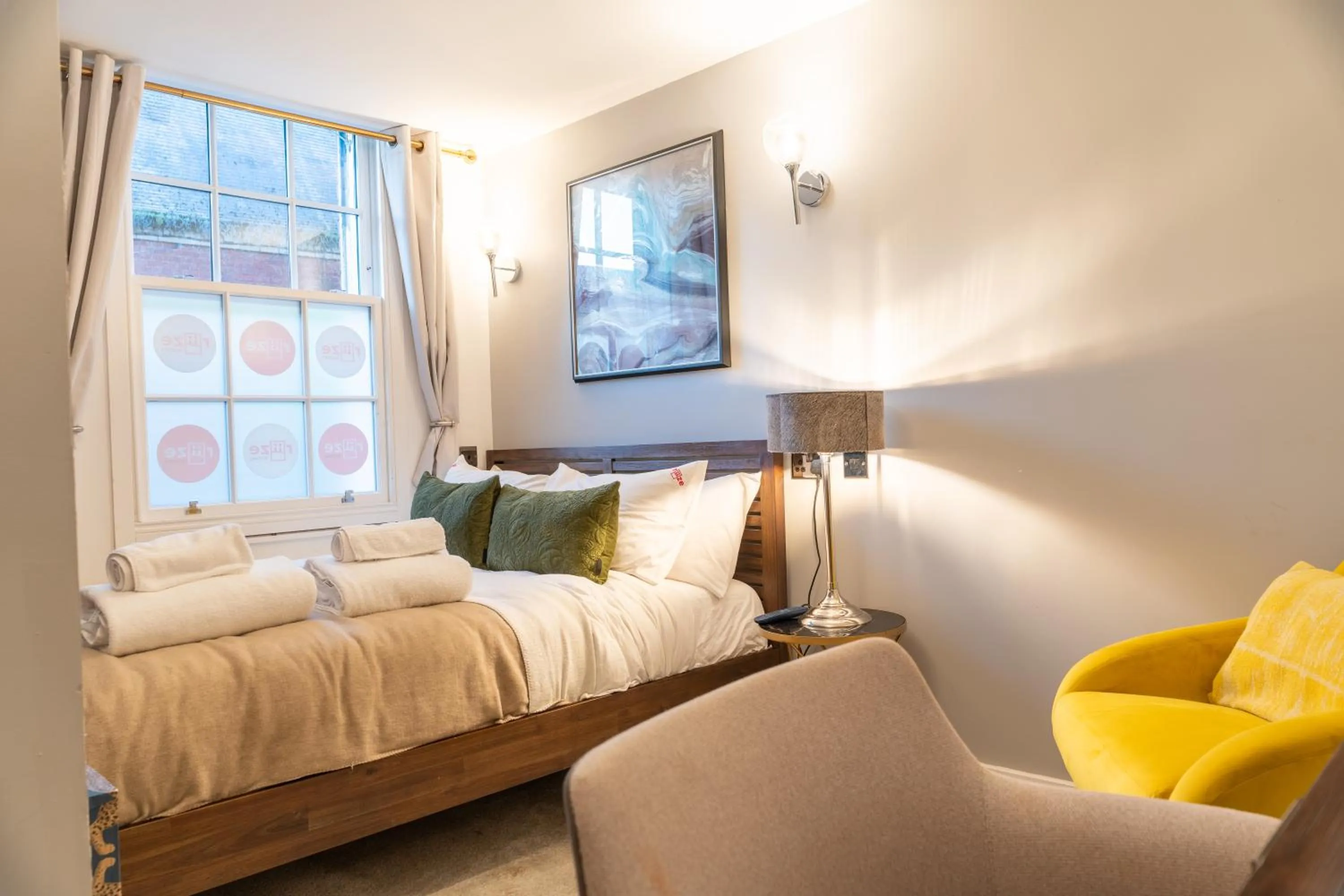 Bed in Riize Boutique Hotel Worcester Self Check-in City Centre