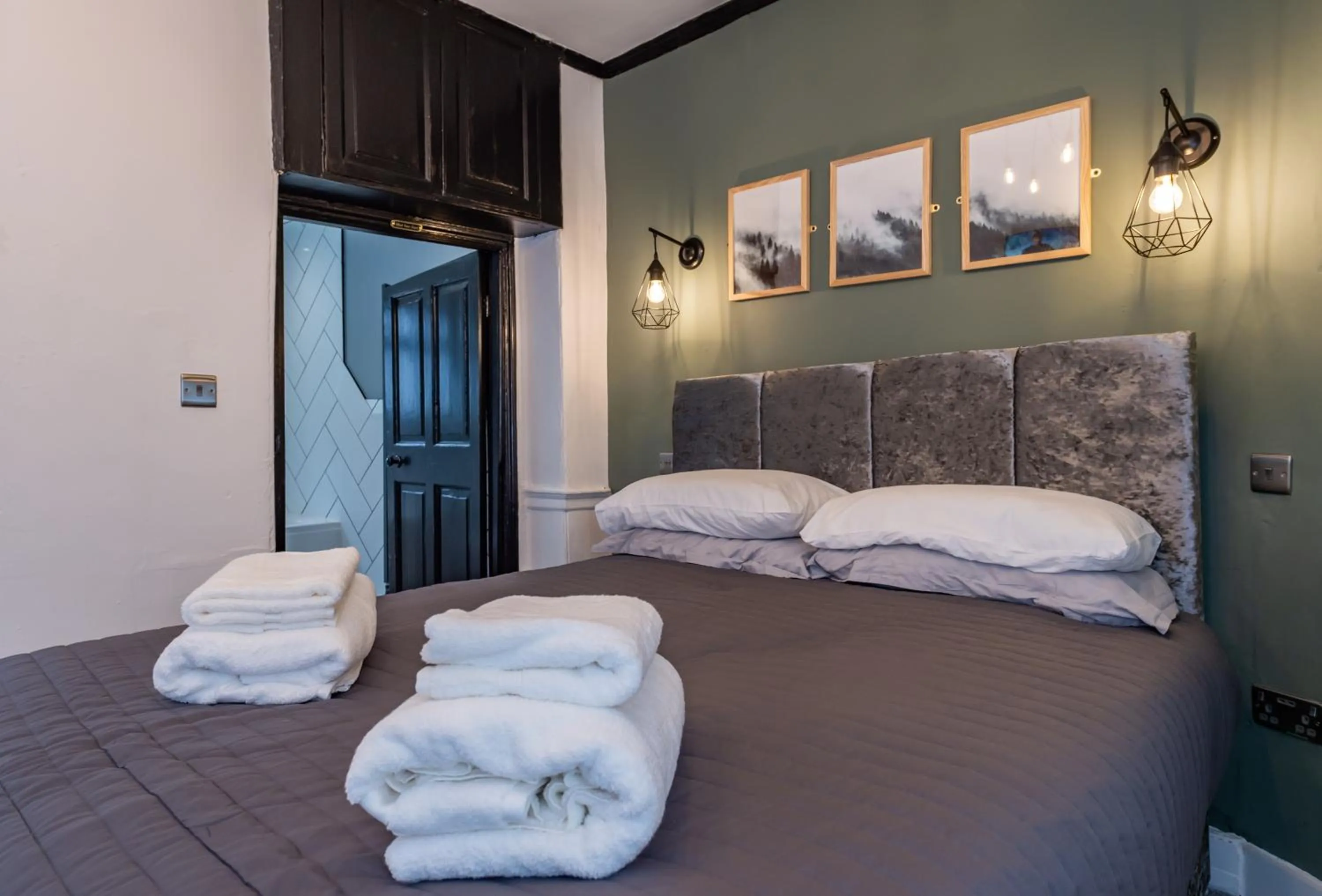 Bed in Riize Boutique Hotel Worcester Self Check-in City Centre