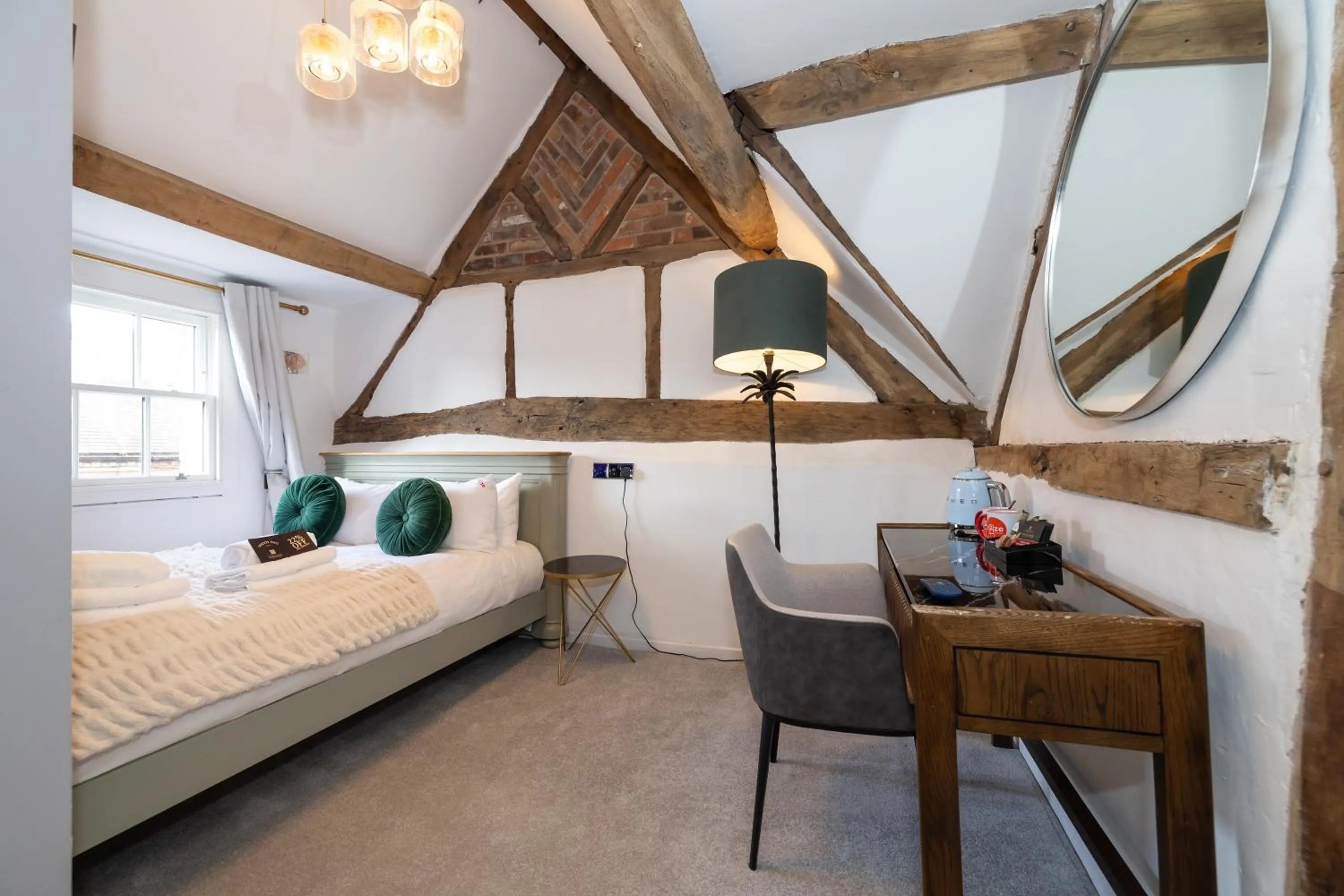 Bed in Riize Boutique Hotel Worcester Self Check-in City Centre