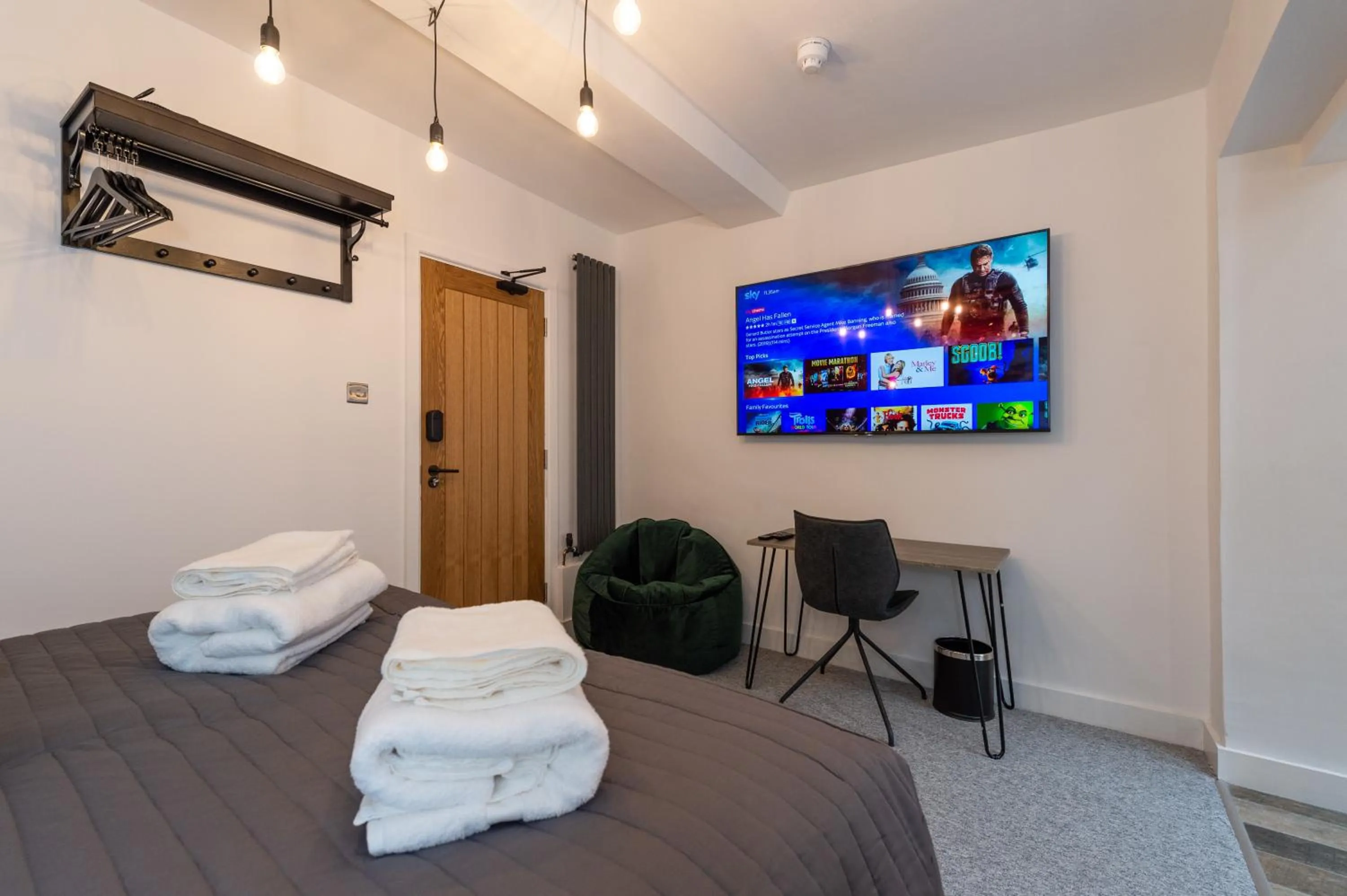 TV and multimedia, Bed in Riize Boutique Hotel Worcester Self Check-in City Centre