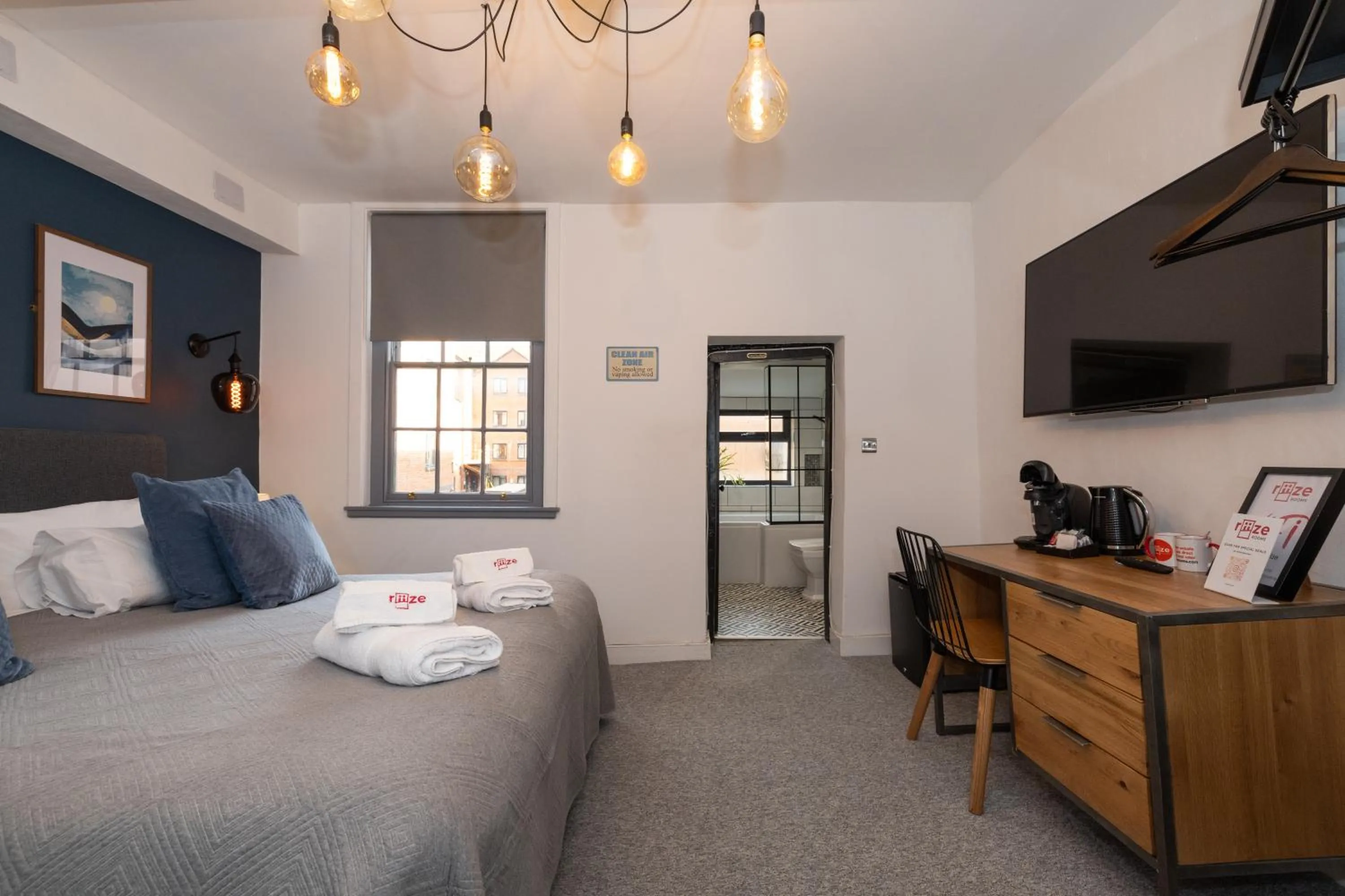 Bed in Riize Boutique Hotel Worcester Self Check-in City Centre