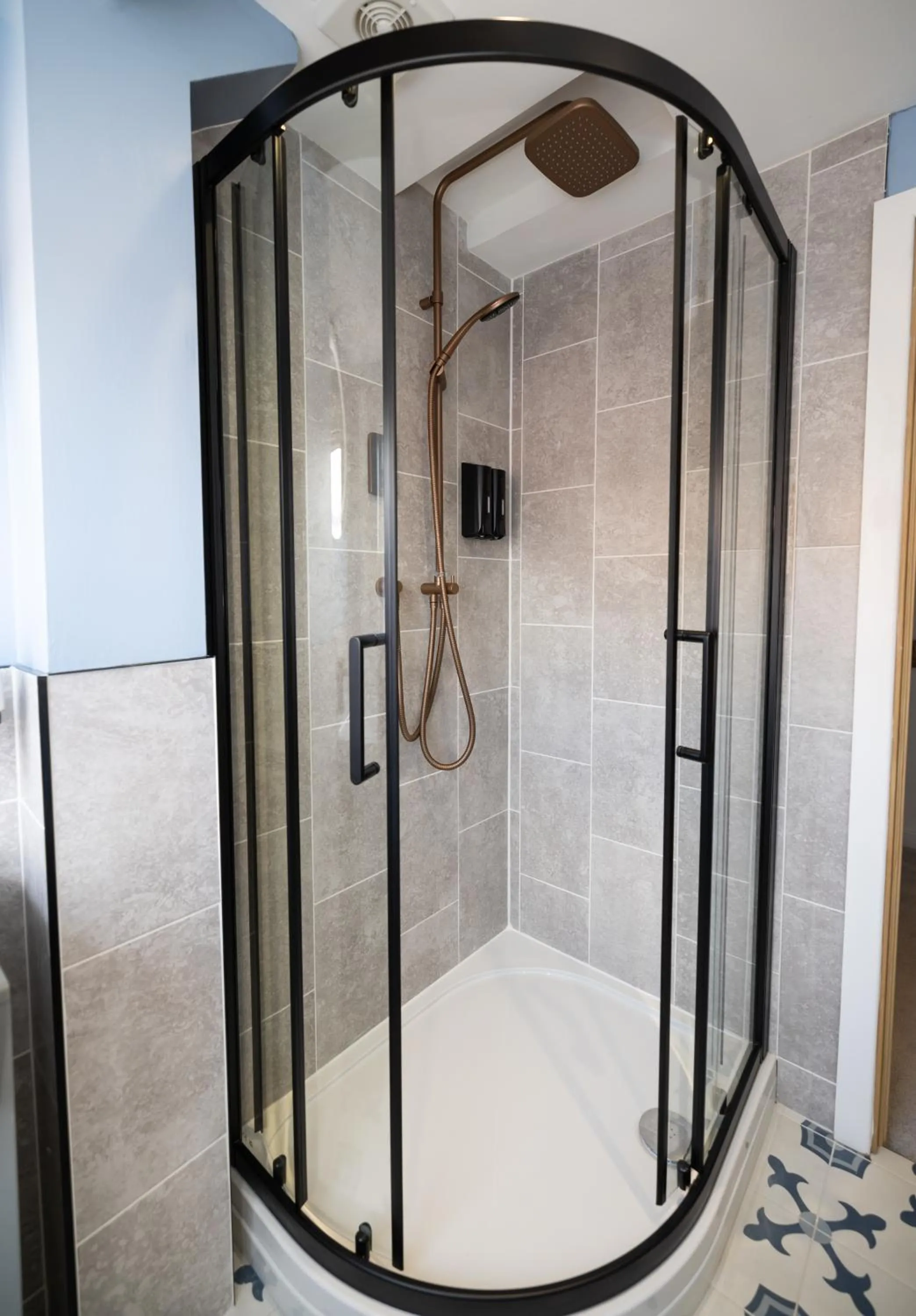 Bathroom in Riize Boutique Hotel Worcester Self Check-in City Centre