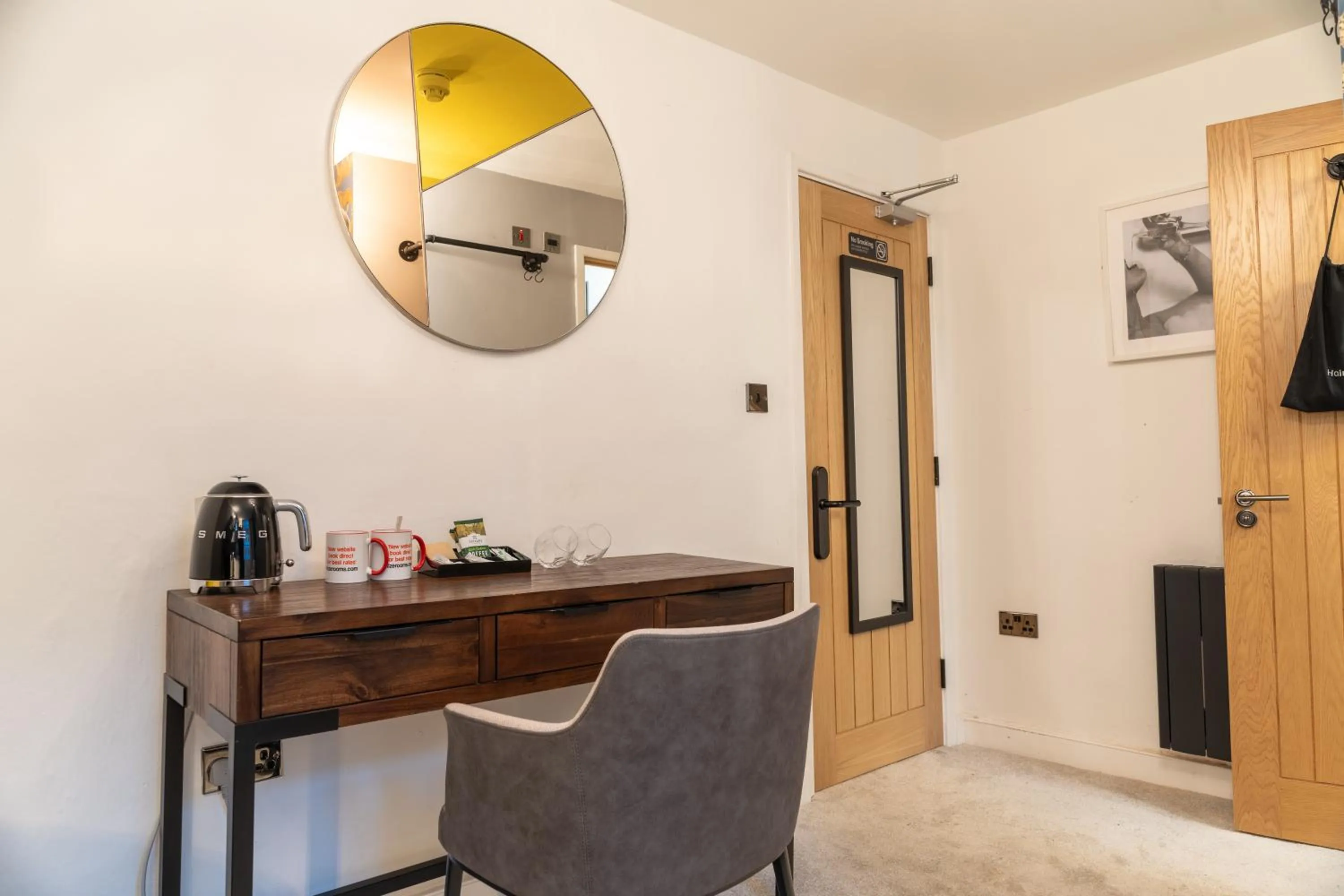 Bedroom in Riize Boutique Hotel Worcester Self Check-in City Centre