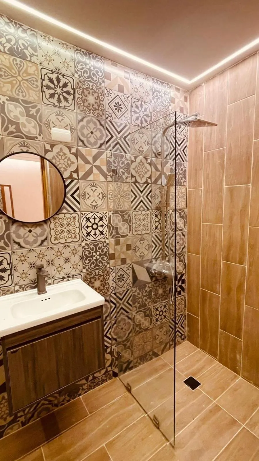 Shower in Hotel La Colonia