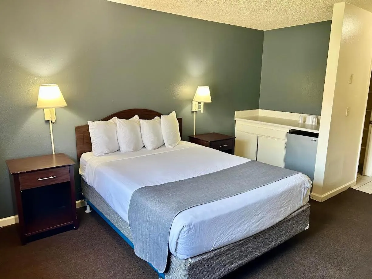 Bed in California Suites Hotel