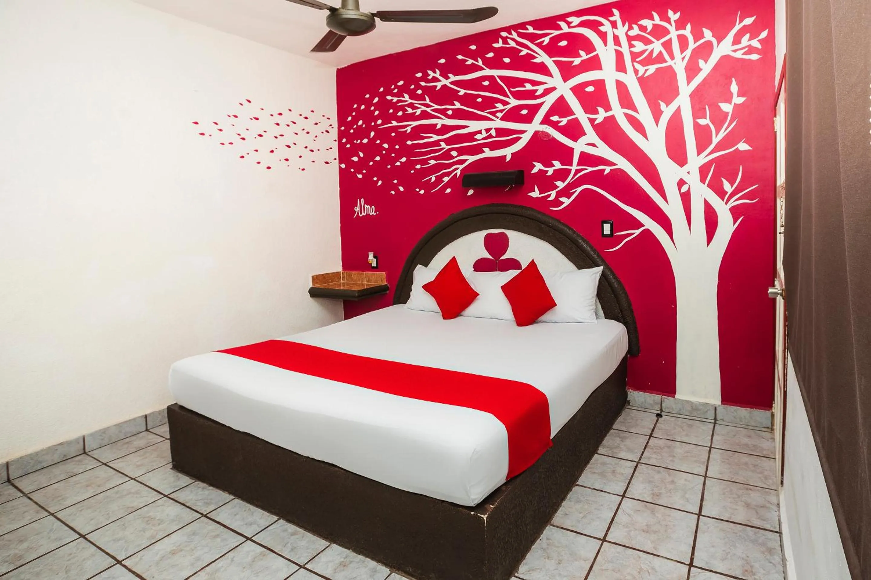 Photo of the whole room in Hotel América