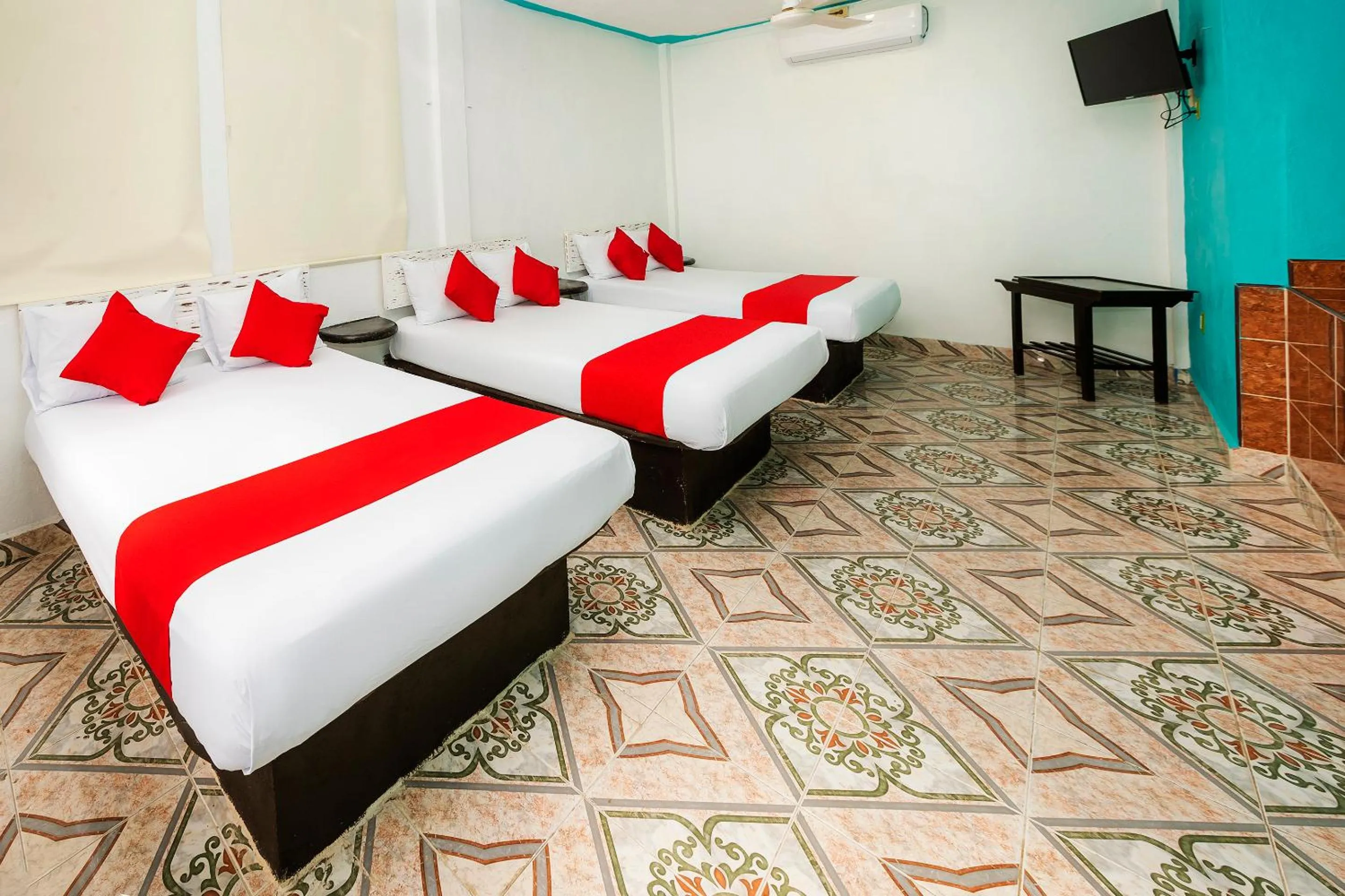 Photo of the whole room in Hotel América