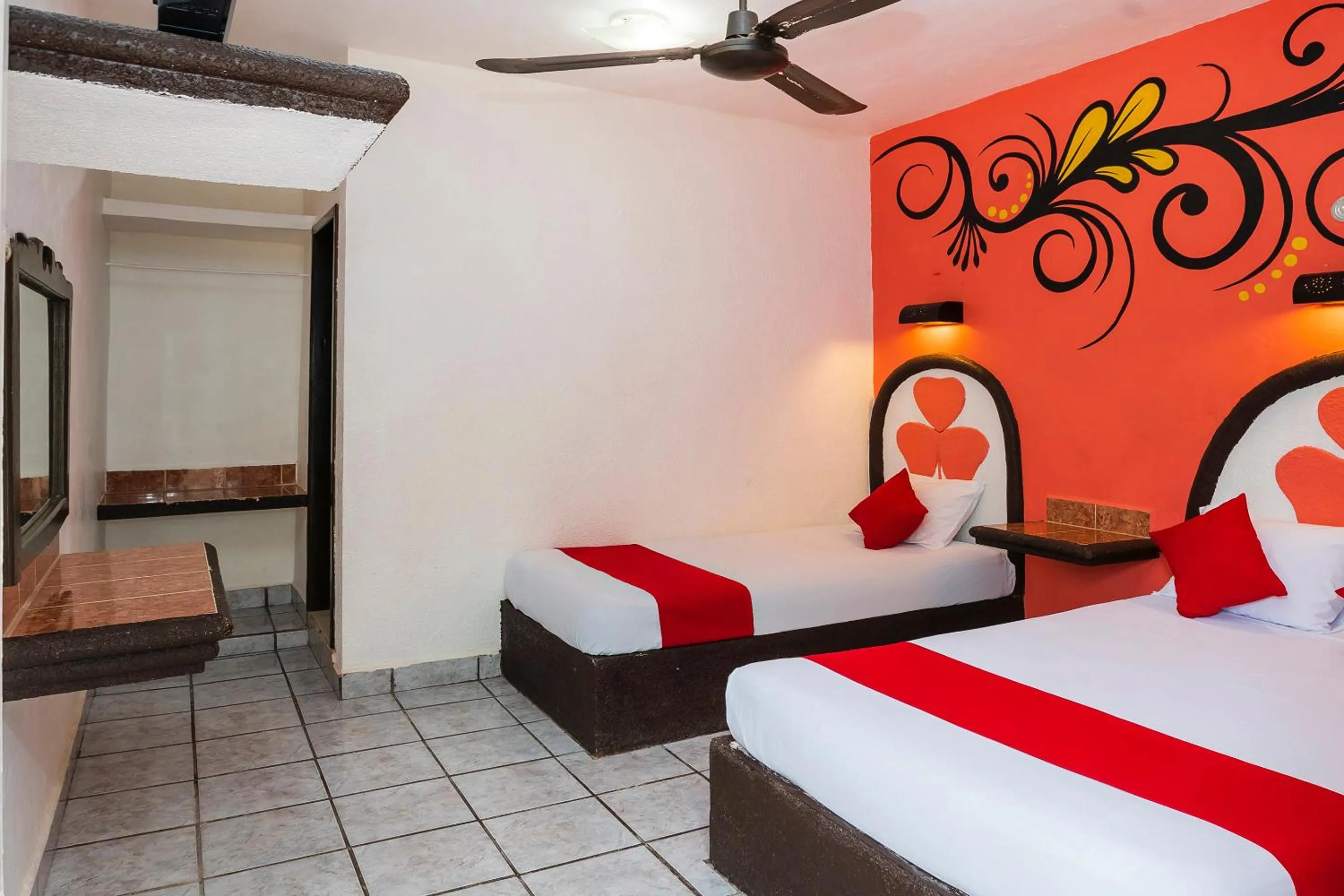 Photo of the whole room in Hotel América