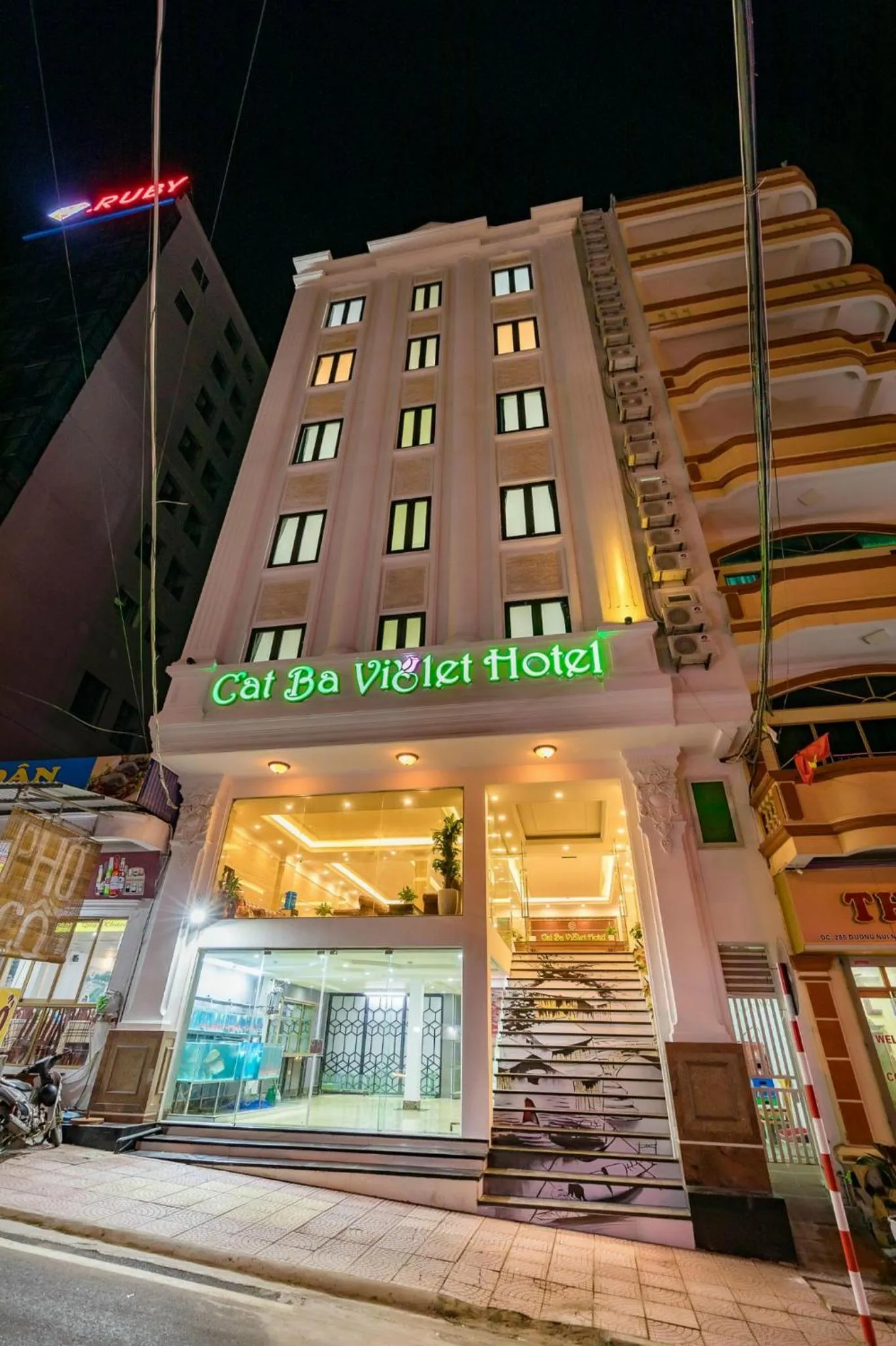 Calet Hotel