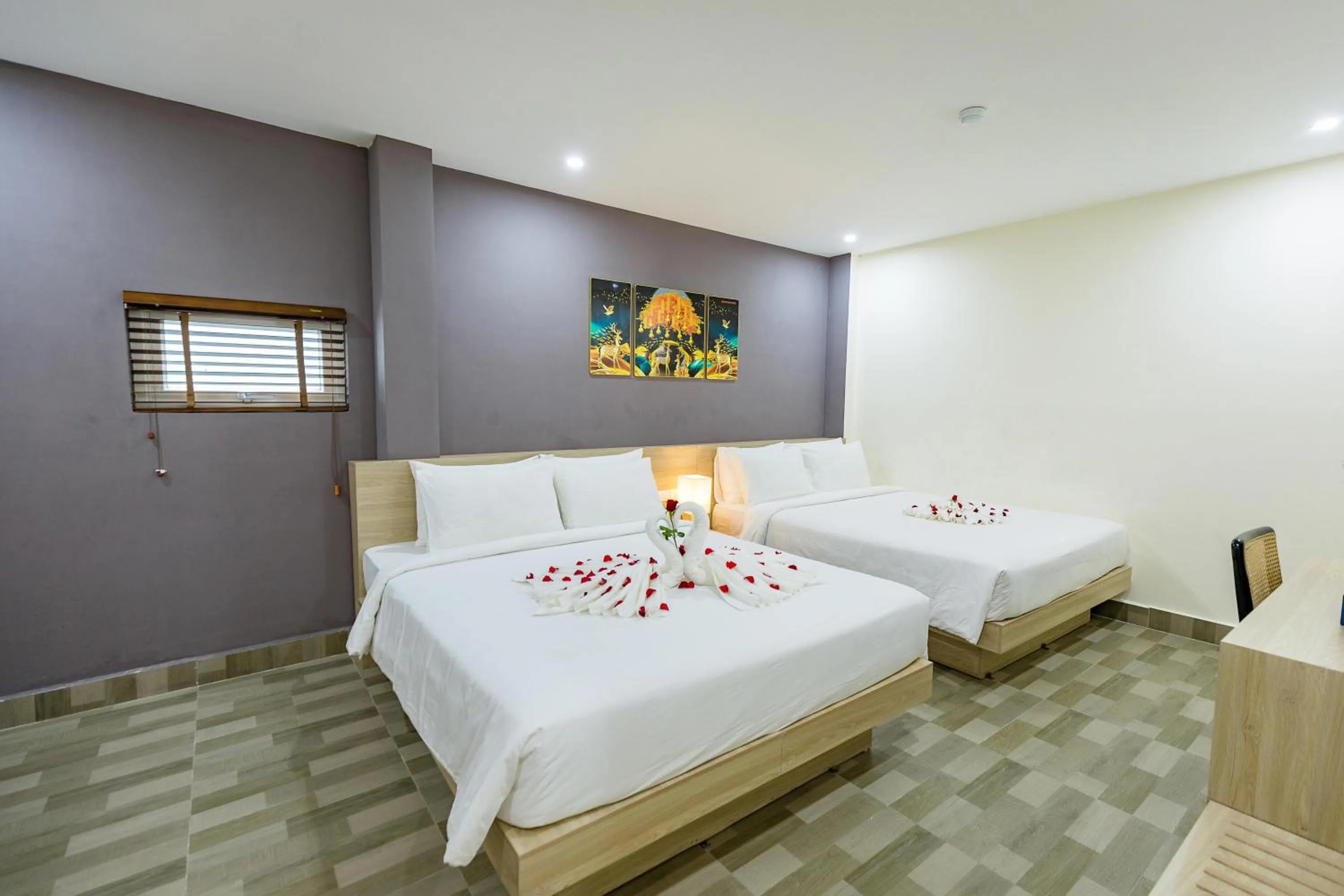 Photo of the whole room, Bed in Calet Hotel