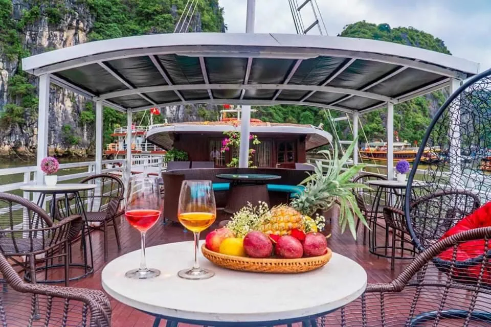 Food and drinks in Calet Hotel