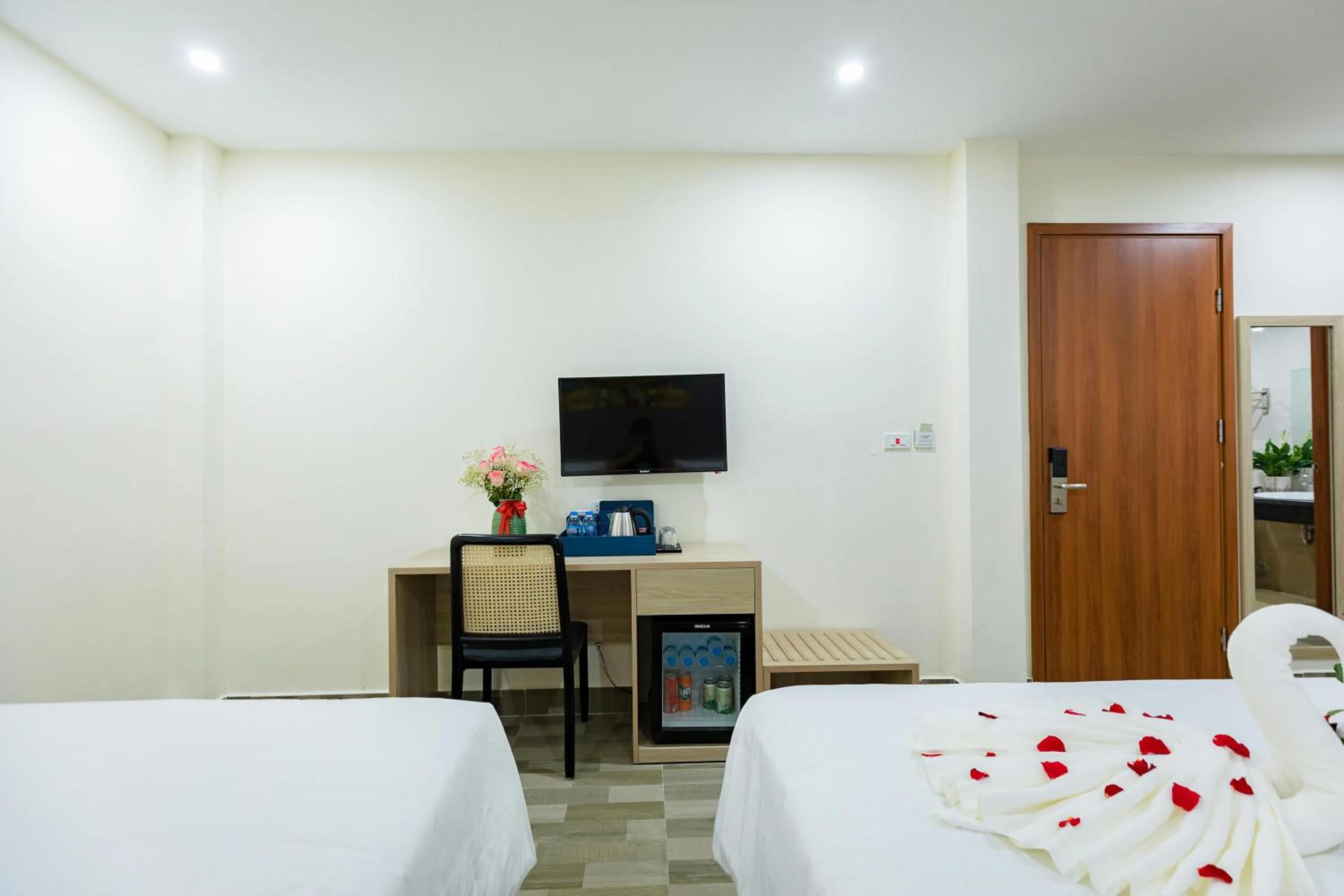 TV and multimedia, Bed in Calet Hotel